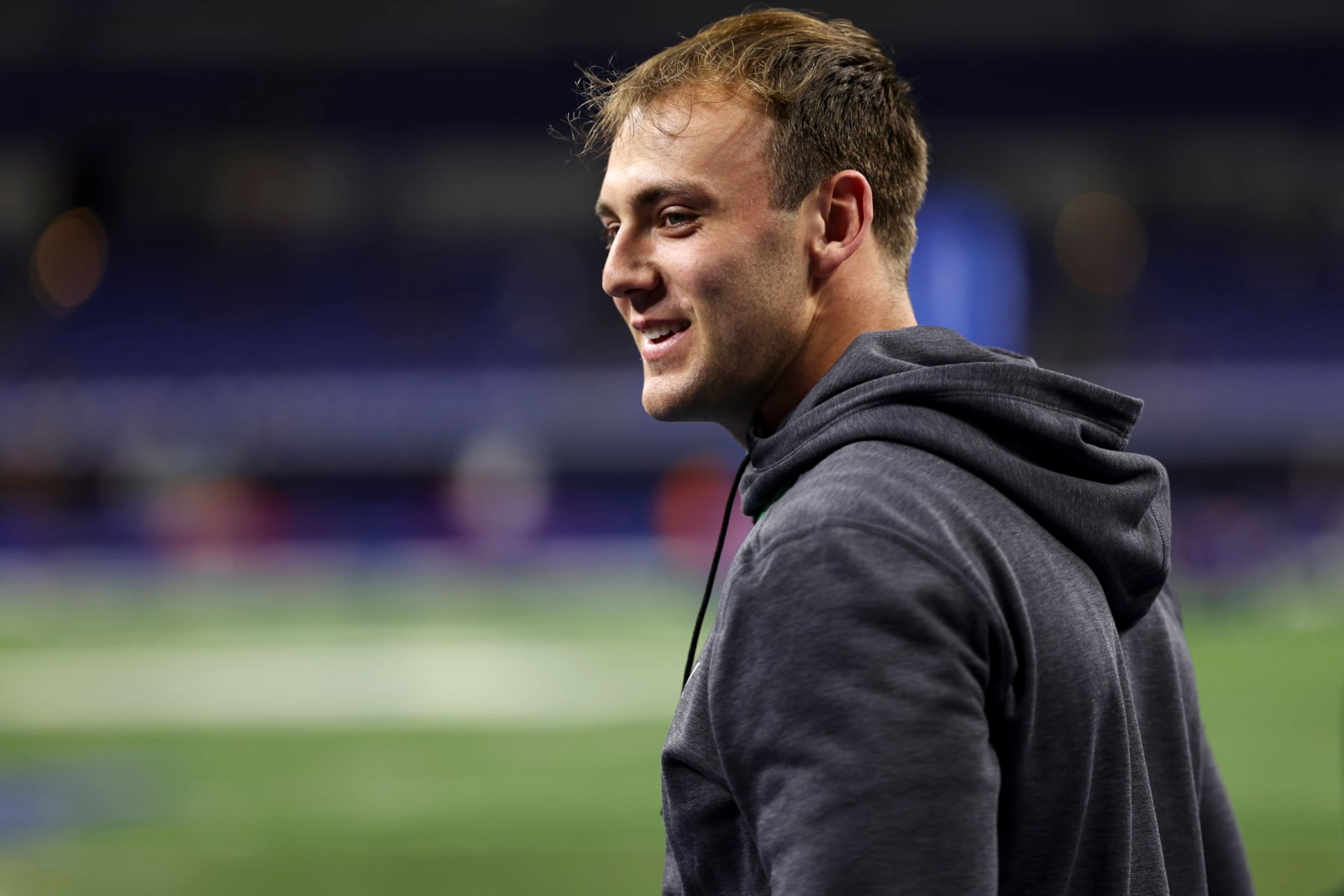 INDIANAPOLIS, INDIANA - MARCH 1: Brock Bowers #TE04 of Georgia smiles during the NFL Combine at the Lucas Oil Stadium on March 1, 2024 in Indianapolis, Indiana. (Photo by Kevin Sabitus/Getty Images) INDIANAPOLIS, INDIANA - MARCH 1: Brock Bowers #TE04 of Georgia smiles during the NFL Combine at the Lucas Oil Stadium on March 1, 2024 in Indianapolis, Indiana. (Photo by Kevin Sabitus/Getty Images)