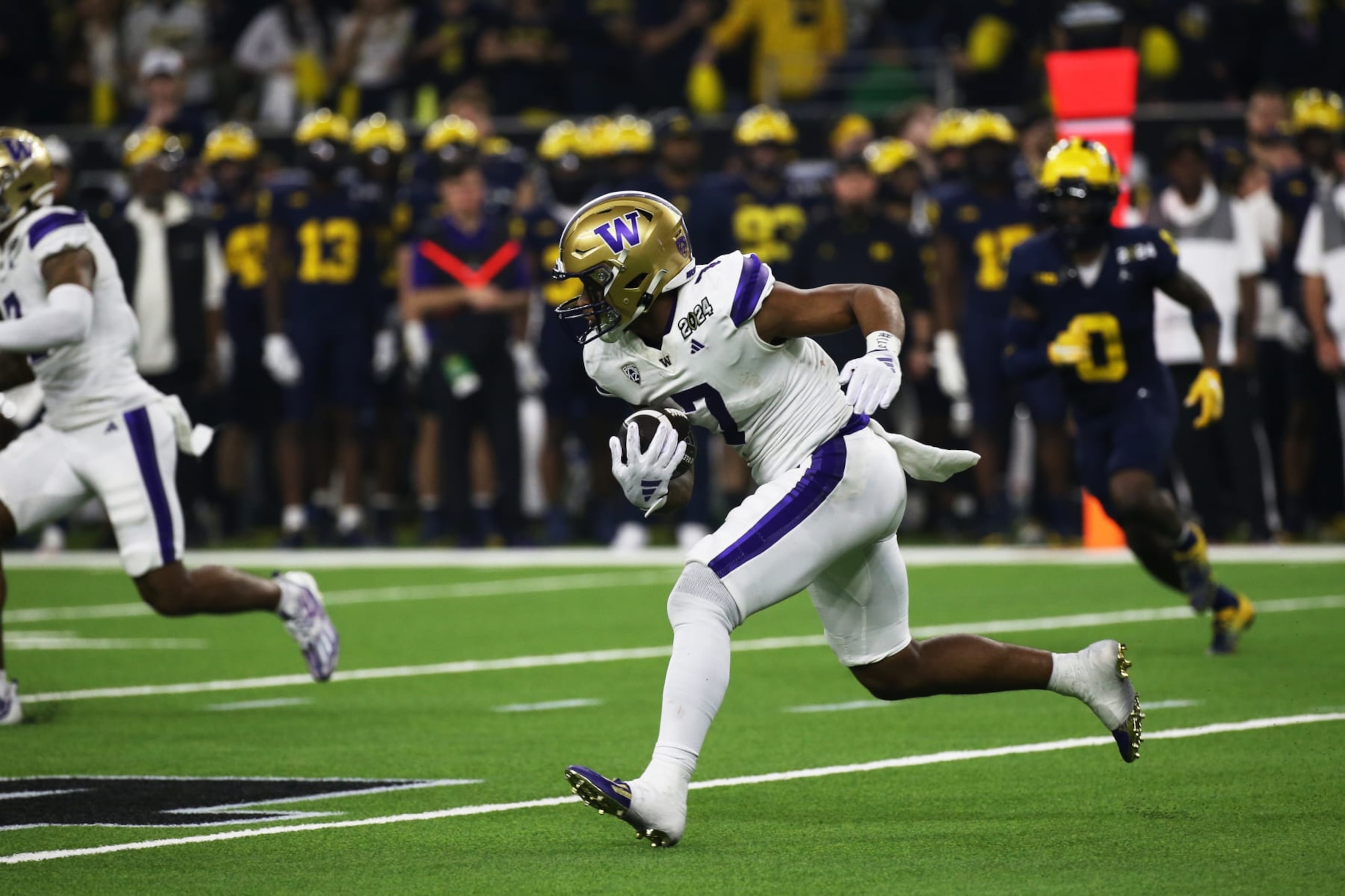 HOUSTON, TX - JANUARY 08: RB Dillon Johnson (7) of the Washington Huskies with a reception during the Michigan Wolverines versus the Washington Huskies CFP National Championship game on January 8, 2024, at NRG Stadium in Houston, TX. (Photo by Leslie Plaza Johnson/Icon Sportswire via Getty Images) HOUSTON, TX - JANUARY 08: RB Dillon Johnson (7) of the Washington Huskies with a reception during the Michigan Wolverines versus the Washington Huskies CFP National Championship game on January 8, 2024, at NRG Stadium in Houston, TX. (Photo by Leslie Plaza Johnson/Icon Sportswire via Getty Images)