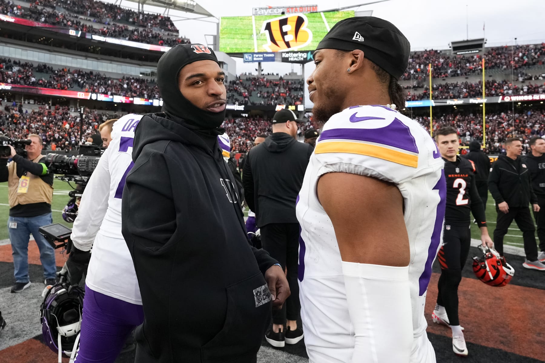 CINCINNATI, OHIO - DECEMBER 16: Ja'Marr Chase #1 of the Cincinnati Bengals and Justin Jefferson #18 of the Minnesota Vikings meet after the Bengals beat the Vikings 27-24 in overtime at Paycor Stadium on December 16, 2023 in Cincinnati, Ohio. (Photo by Dylan Buell/Getty Images) CINCINNATI, OHIO - DECEMBER 16: Ja'Marr Chase #1 of the Cincinnati Bengals and Justin Jefferson #18 of the Minnesota Vikings meet after the Bengals beat the Vikings 27-24 in overtime at Paycor Stadium on December 16, 2023 in Cincinnati, Ohio. (Photo by Dylan Buell/Getty Images)