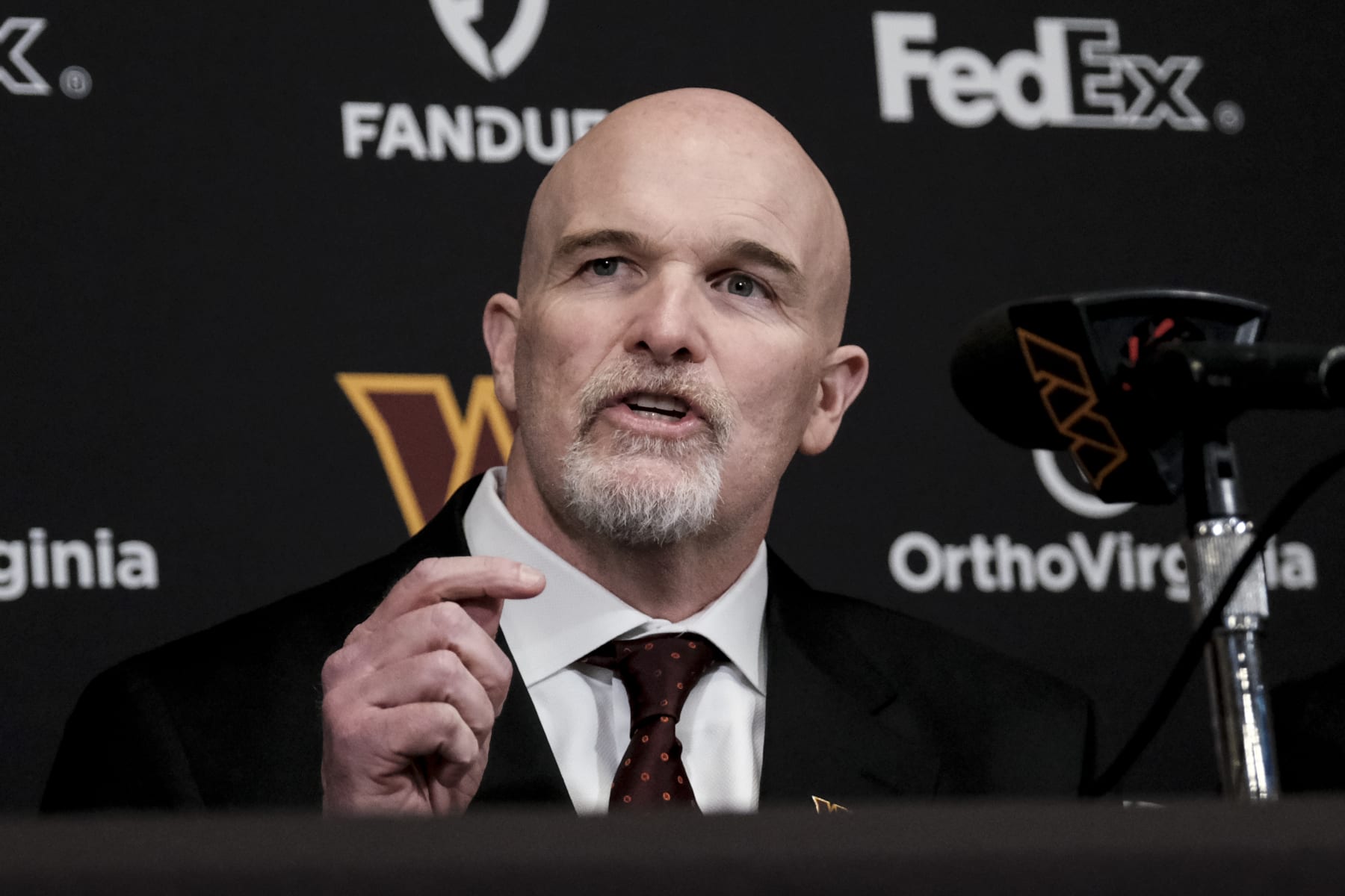 Commanders head coach Dan Quinn