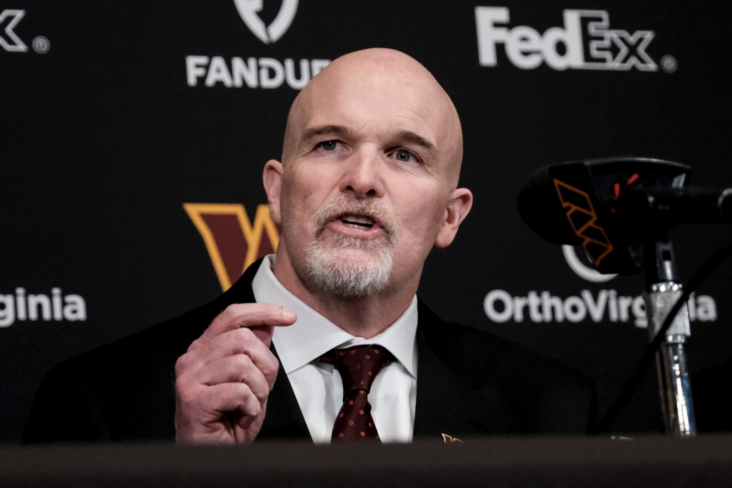 Commanders head coach Dan Quinn