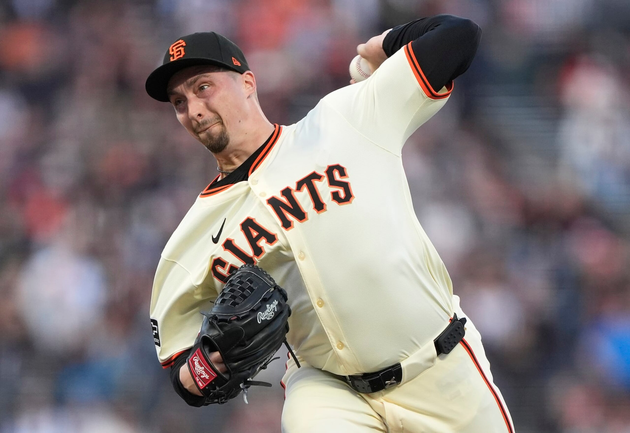 SAN FRANCISCO, CALIFORNIA - APRIL 08: Blake Snell #7 of the San Francisco Giants pitches against the Washington Nationals in the top of the first inning of a Major League Baseball game at Oracle Park on April 08, 2024 in San Francisco, California. (Photo by Thearon W. Henderson/Getty Images)
