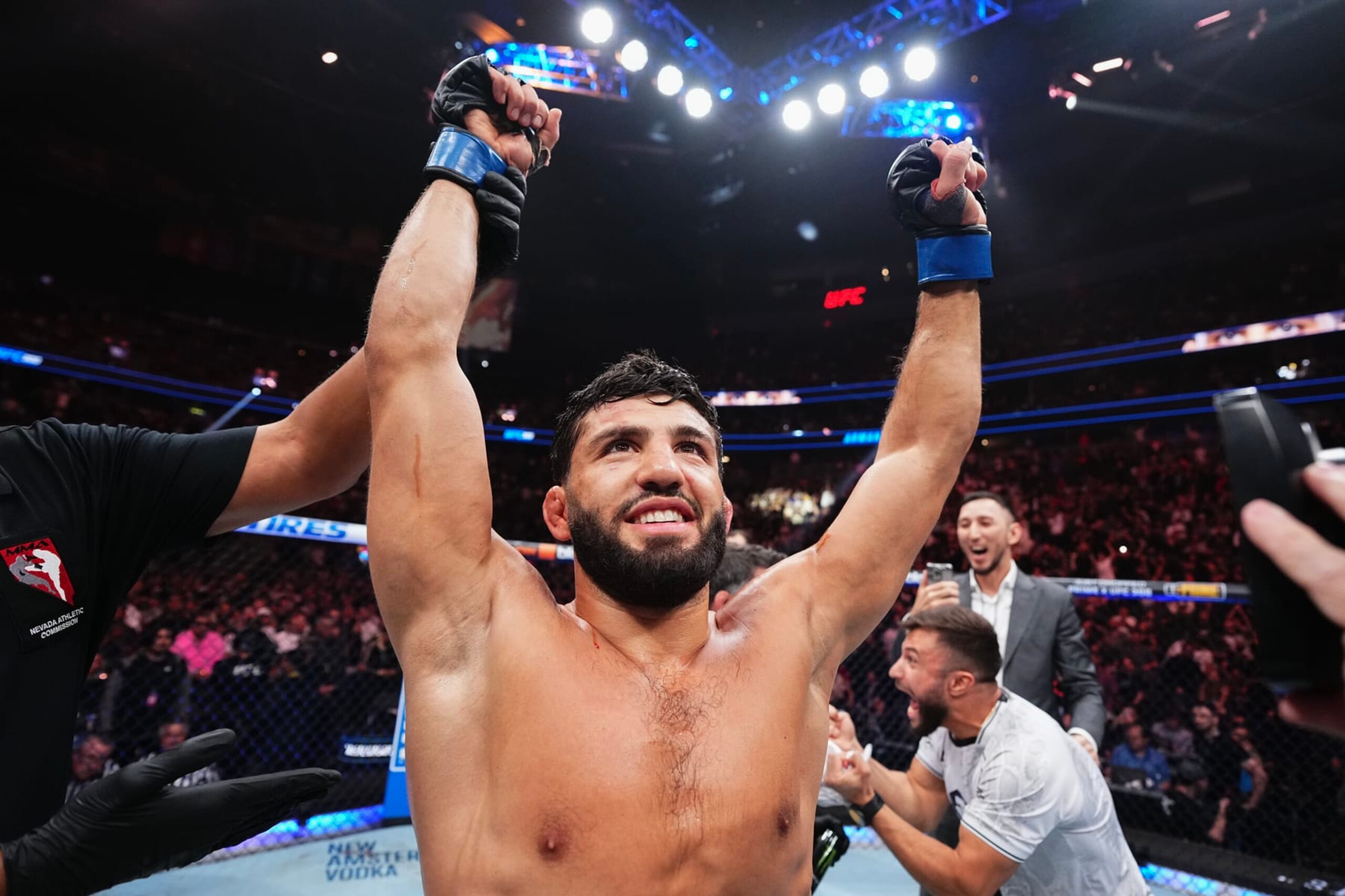 Arman Tsarukyan claimed a split-decision win over Charles Oliveira.