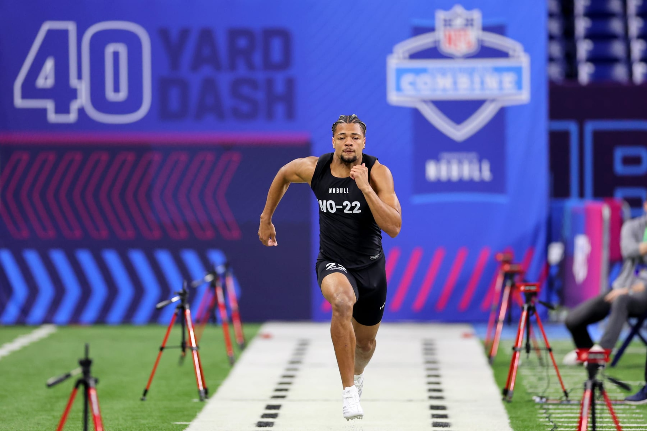 INDIANAPOLIS, INDIANA - MARCH 02: Rome Odunze #WO22 of Washington participates in the 40-yard dash during the NFL Combine at Lucas Oil Stadium on March 02, 2024 in Indianapolis, Indiana. (Photo by Stacy Revere/Getty Images)