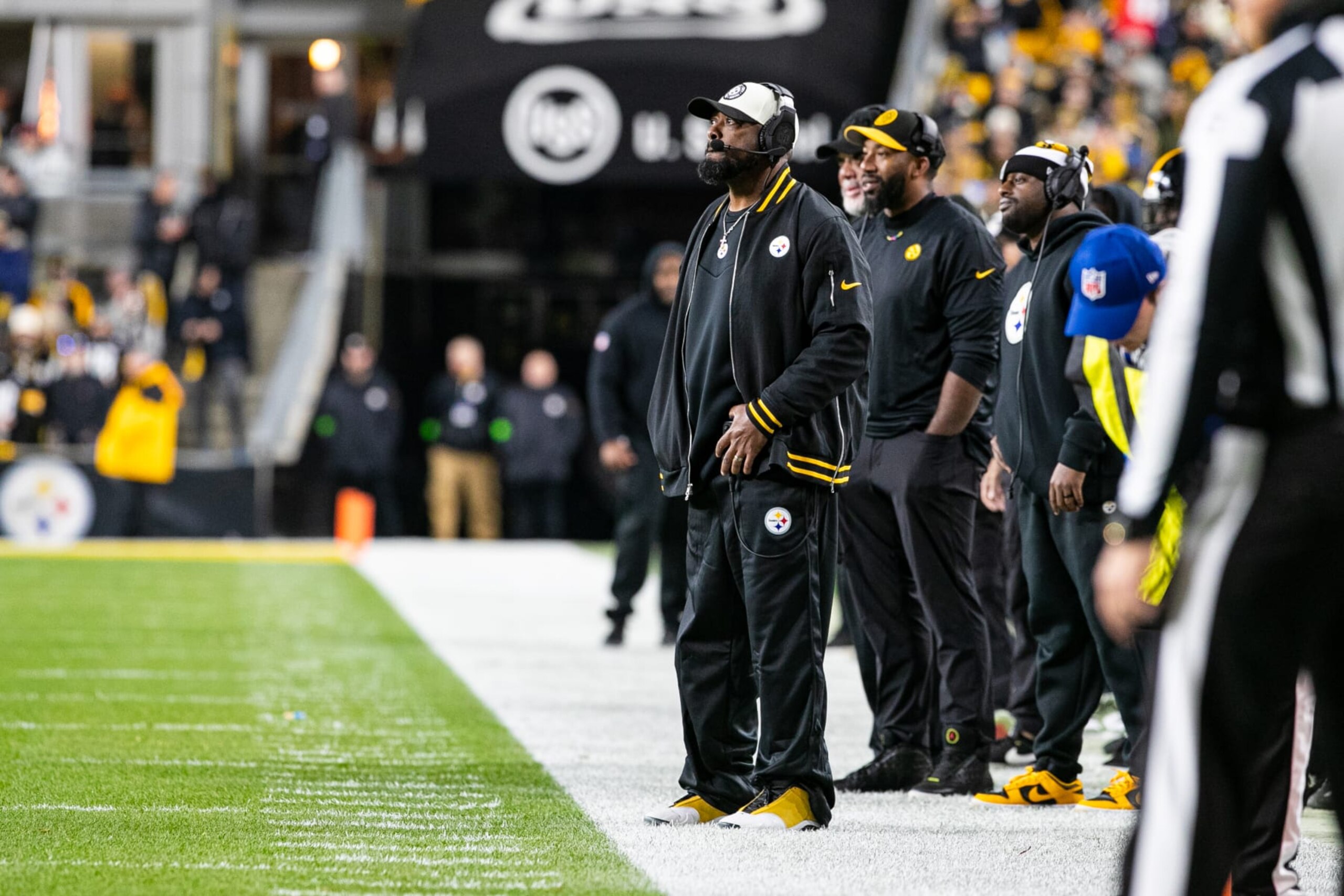 PITTSBURGH, PA - DECEMBER 07: Pittsburgh Steelers head coach Mike Tomlin looks on during the regular season NFL football game between the New England Patriots and Pittsburgh Steelers on December 07, 2023 at Acrisure Stadium in Pittsburgh, PA. (Photo by Mark Alberti/Icon Sportswire via Getty Images) PITTSBURGH, PA - DECEMBER 07: Pittsburgh Steelers head coach Mike Tomlin looks on during the regular season NFL football game between the New England Patriots and Pittsburgh Steelers on December 07, 2023 at Acrisure Stadium in Pittsburgh, PA. (Photo by Mark Alberti/Icon Sportswire via Getty Images)