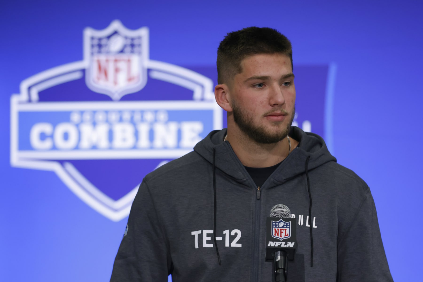 INDIANAPOLIS, INDIANA - FEBRUARY 29: Ben Sinnott #TE12 of the Kansas State Wildcats speaks to the media during the 2024 NFL Combine at the Indiana Convention Center on February 29, 2024 in Indianapolis, Indiana. (Photo by Justin Casterline/Getty Images)