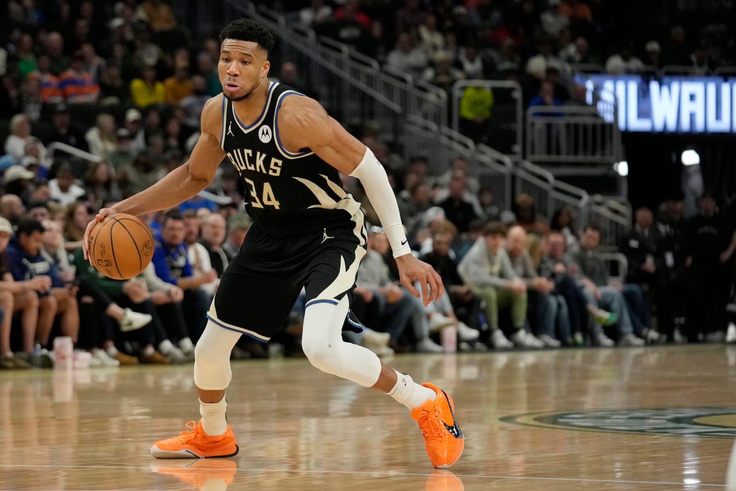 MILWAUKEE, WISCONSIN - APRIL 07: Giannis Antetokounmpo #34 of the Milwaukee Bucks dribbles the ball during the first half against the New York Knicks at Fiserv Forum on April 07, 2024 in Milwaukee, Wisconsin. NOTE TO USER: User expressly acknowledges and agrees that, by downloading and or using this photograph, User is consenting to the terms and conditions of the Getty Images License Agreement. (Photo by Patrick McDermott/Getty Images) MILWAUKEE, WISCONSIN - APRIL 07: Giannis Antetokounmpo #34 of the Milwaukee Bucks dribbles the ball during the first half against the New York Knicks at Fiserv Forum on April 07, 2024 in Milwaukee, Wisconsin. NOTE TO USER: User expressly acknowledges and agrees that, by downloading and or using this photograph, User is consenting to the terms and conditions of the Getty Images License Agreement. (Photo by Patrick McDermott/Getty Images)