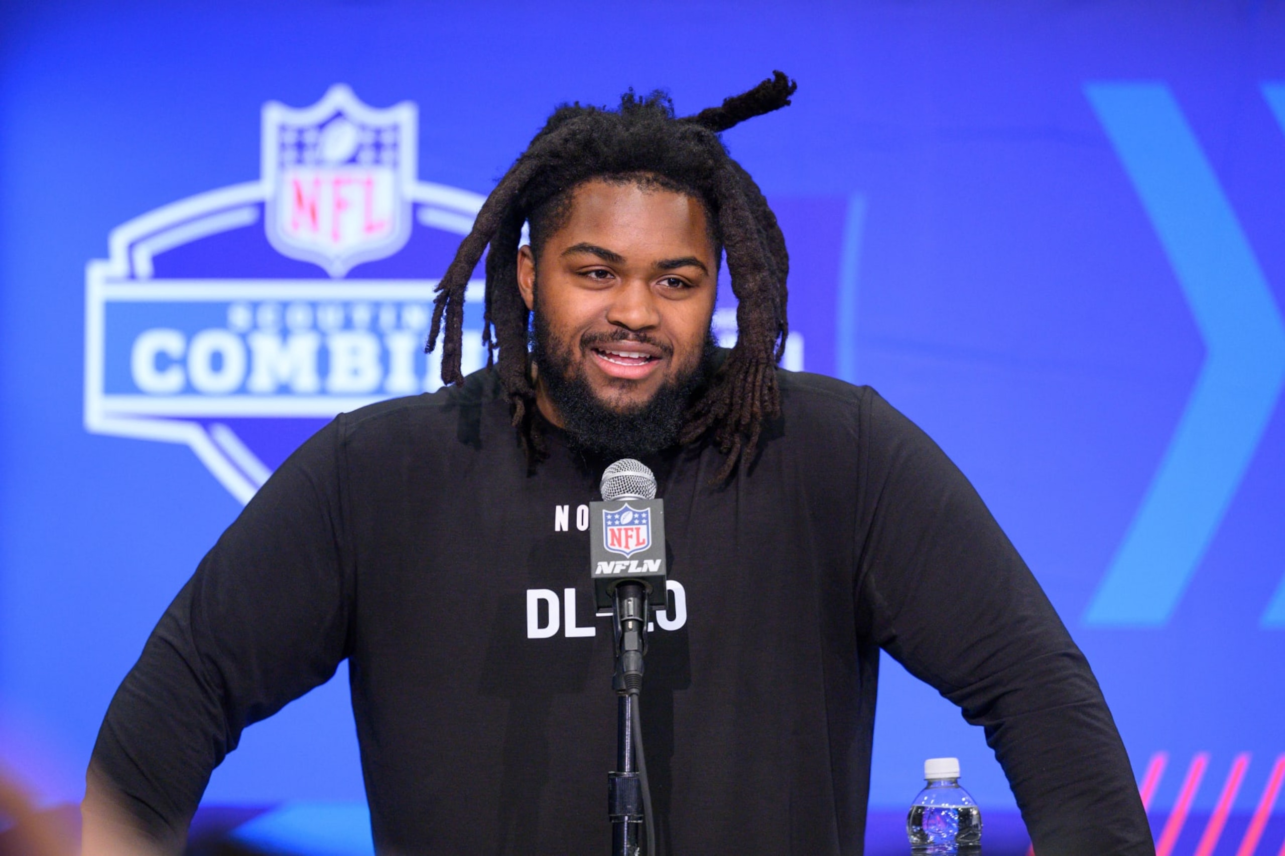INDIANAPOLIS, IN - FEBRUARY 28: Illinois defensive lineman Johnny Newton answers questions from the media during the NFL Scouting Combine on February 28, 2024, at the Indiana Convention Center in Indianapolis, IN. (Photo by Zach Bolinger/Icon Sportswire via Getty Images) INDIANAPOLIS, IN - FEBRUARY 28: Illinois defensive lineman Johnny Newton answers questions from the media during the NFL Scouting Combine on February 28, 2024, at the Indiana Convention Center in Indianapolis, IN. (Photo by Zach Bolinger/Icon Sportswire via Getty Images)