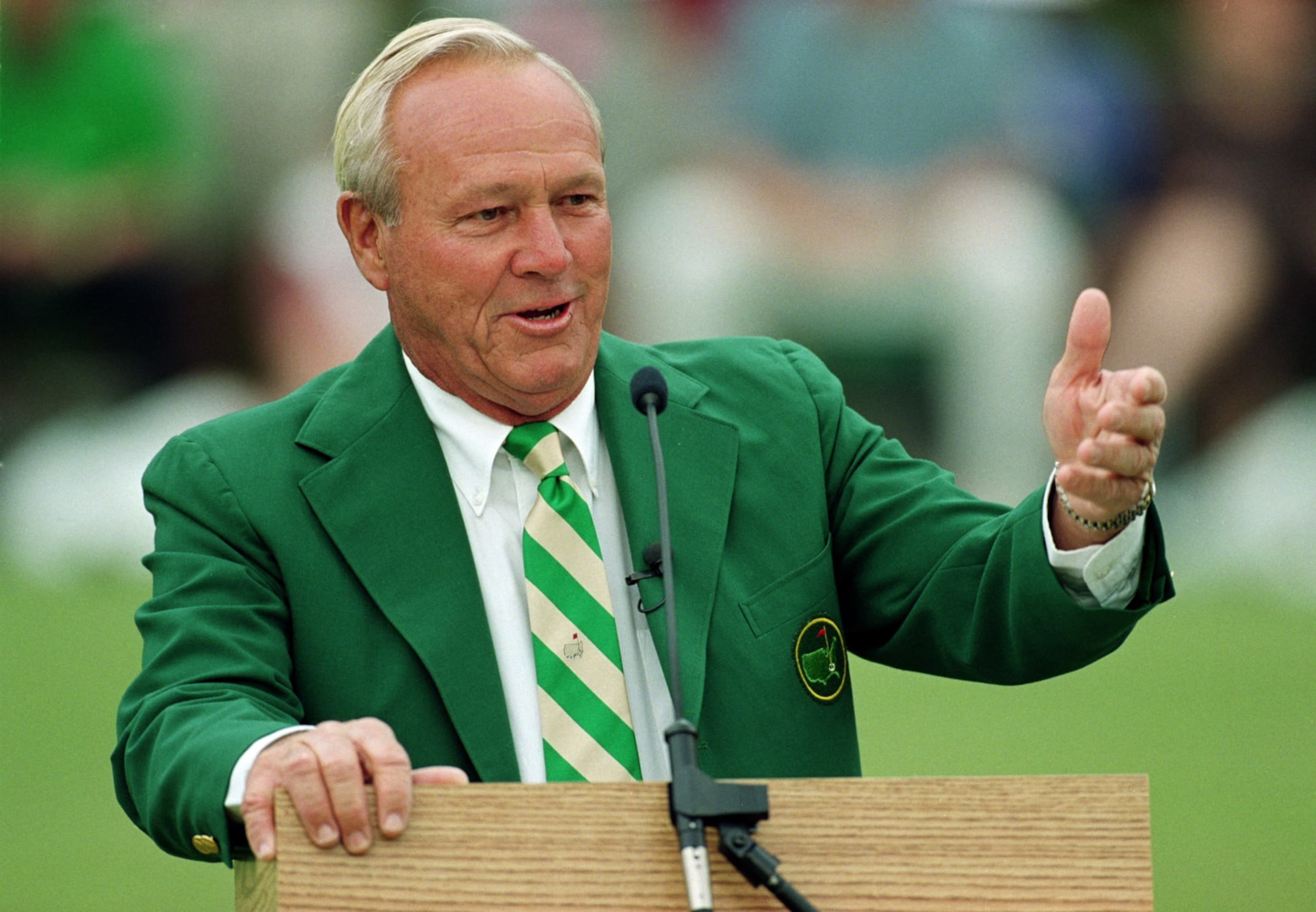 AUGUSTA - 4 APRIL:  Arnold Palmer of the USA speaks at a ceremony to unveil a plaque in his honour before the US Masters at the Augusta National Golf Club in Augusta, Georgia, USA on April 4, 1995. Palmer won the Masters four times in 1958, '60, '62 and '64. (photo by David Cannon/Getty Images)
