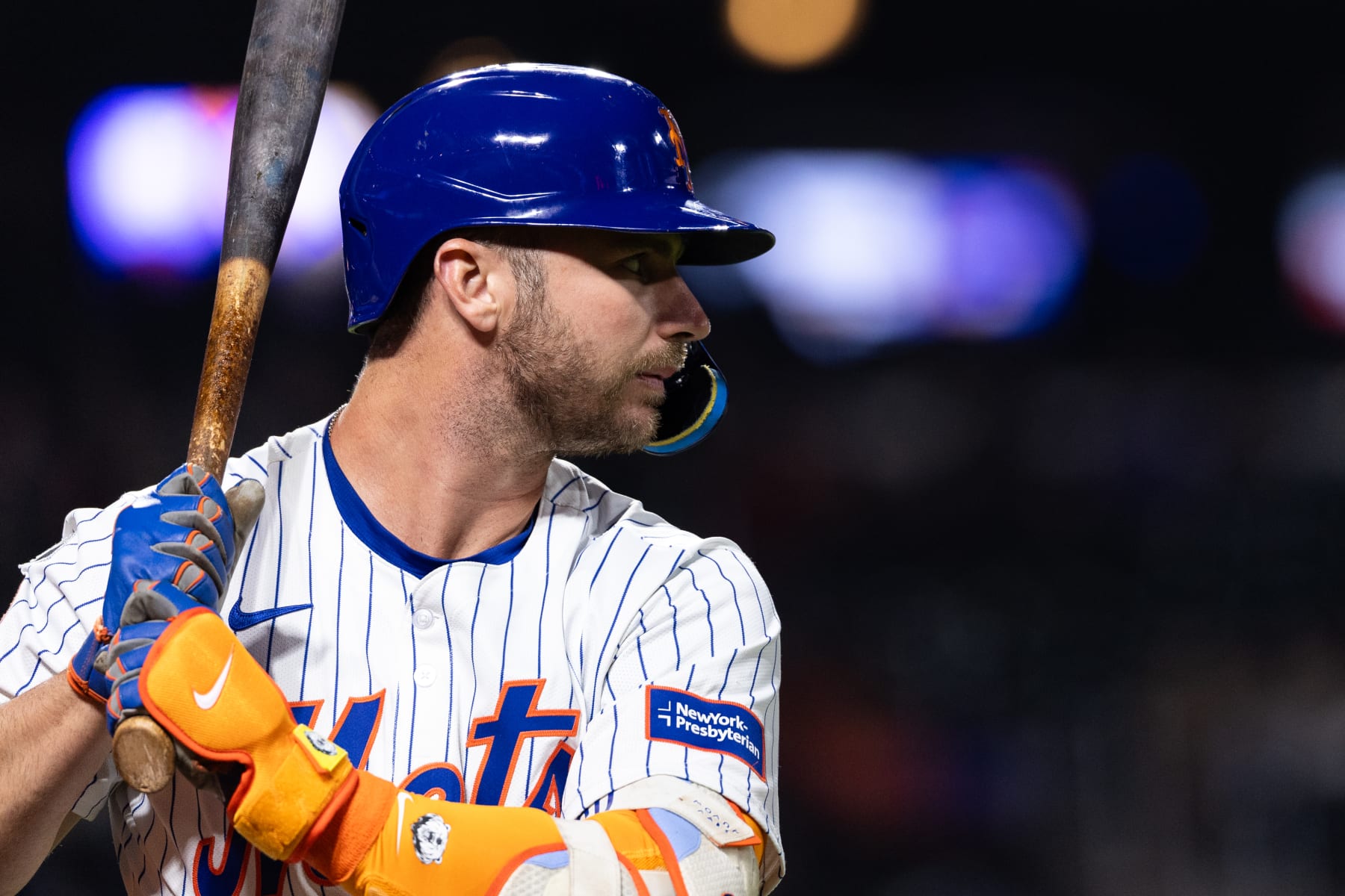 NEW YORK, NEW YORK - APRIL 01: Pete Alonso #20 of the New York Mets waits on-deck during the fourth inning of the game against the Detroit Tigers at Citi Field on April 01, 2024 in New York City. (Photo by Dustin Satloff/Getty Images)