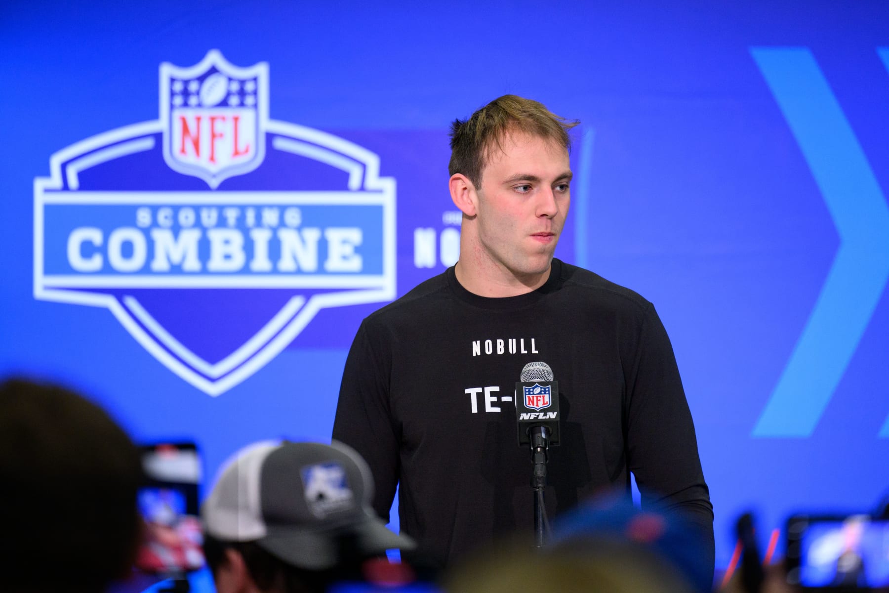 INDIANAPOLIS, IN - FEBRUARY 29: Georgia tight end Brock Bowers answers questions from the media during the NFL Scouting Combine on February 29, 2024, at the Indiana Convention Center in Indianapolis, IN. (Photo by Zach Bolinger/Icon Sportswire via Getty Images)