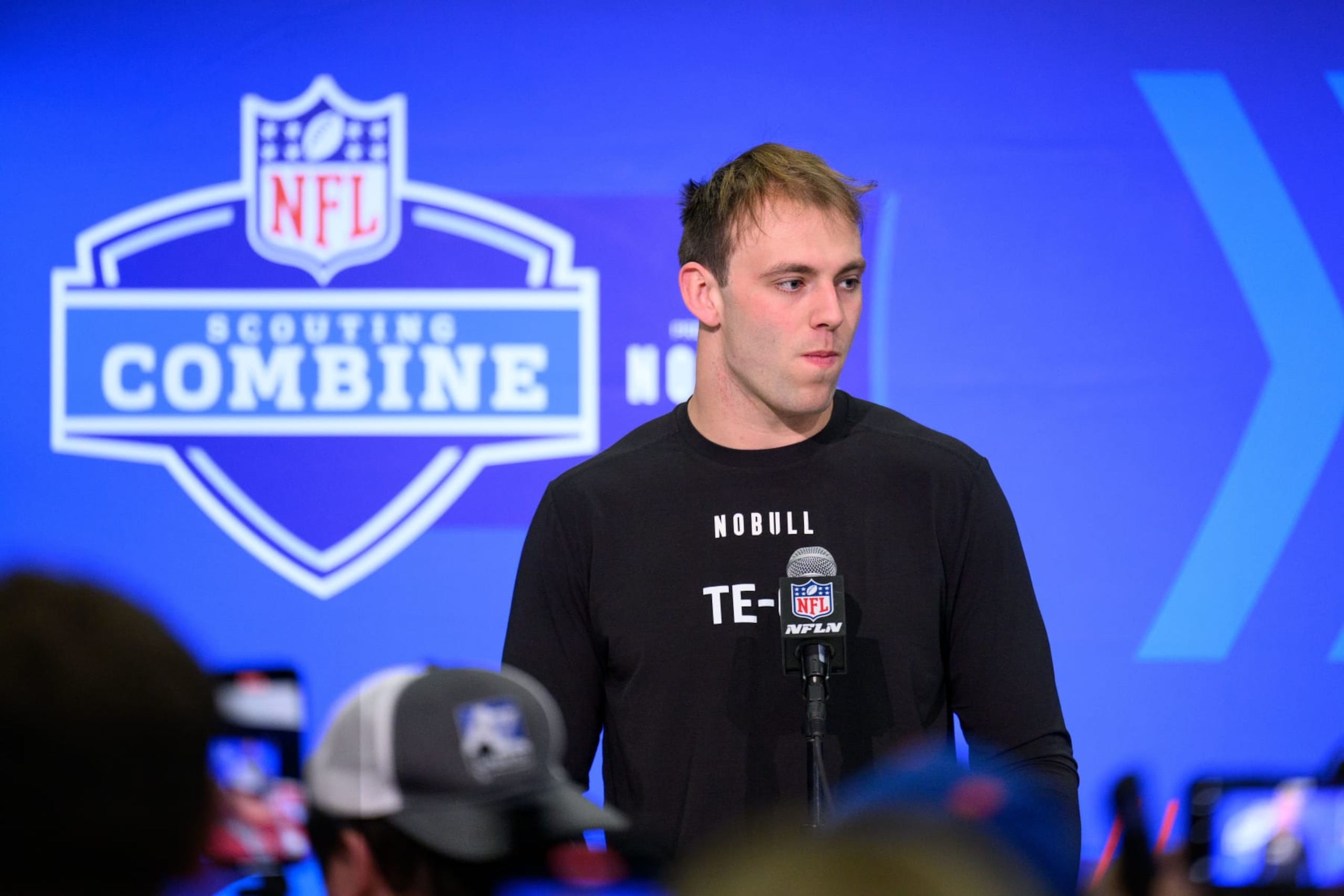 INDIANAPOLIS, IN - FEBRUARY 29: Georgia tight end Brock Bowers answers questions from the media during the NFL Scouting Combine on February 29, 2024, at the Indiana Convention Center in Indianapolis, IN. (Photo by Zach Bolinger/Icon Sportswire via Getty Images) INDIANAPOLIS, IN - FEBRUARY 29: Georgia tight end Brock Bowers answers questions from the media during the NFL Scouting Combine on February 29, 2024, at the Indiana Convention Center in Indianapolis, IN. (Photo by Zach Bolinger/Icon Sportswire via Getty Images)