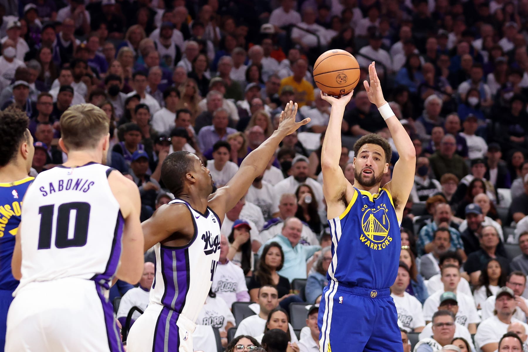 SACRAMENTO, CALIFORNIA - APRIL 16: Klay Thompson #11 of the Golden State Warriors shoots over Harrison Barnes #40 of the Sacramento Kings in the first quarter during the Play-In Tournament at Golden 1 Center on April 16, 2024 in Sacramento, California.  NOTE TO USER: User expressly acknowledges and agrees that, by downloading and or using this photograph, User is consenting to the terms and conditions of the Getty Images License Agreement.  (Photo by Ezra Shaw/Getty Images)