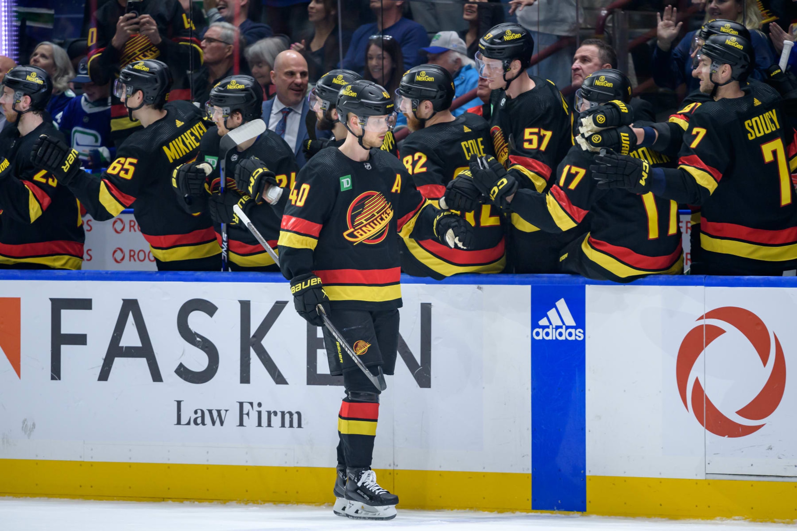 VANCOUVER, CANADA - APRIL 10: Elias Pettersson #40 of the Vancouver Canucks is congratulated at the bench after scoring a goal against the Arizona Coyotes during the third period of their NHL game at Rogers Arena on April 10, 2024 in Vancouver, British Columbia, Canada. (Photo by Derek Cain/Getty Images)