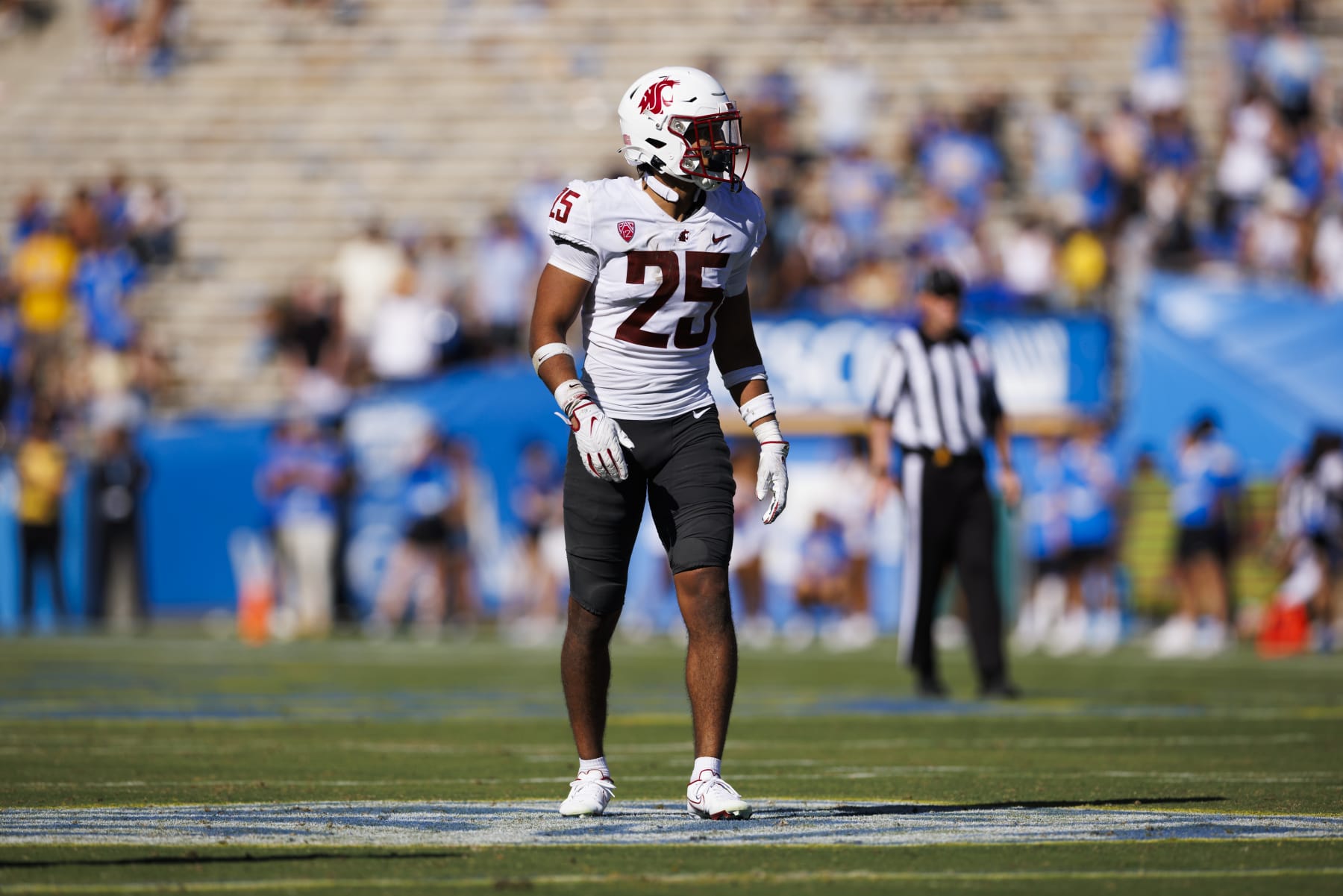 PASADENA, CA - OCTOBER 07: Washington State Cougars defensive back Jaden Hicks (25) defends in coverage during the college football game against the UCLA Bruins on October 7, 2023 at Rose Bowl Stadium in Pasadena, CA. (Photo by Ric Tapia/Icon Sportswire via Getty Images)