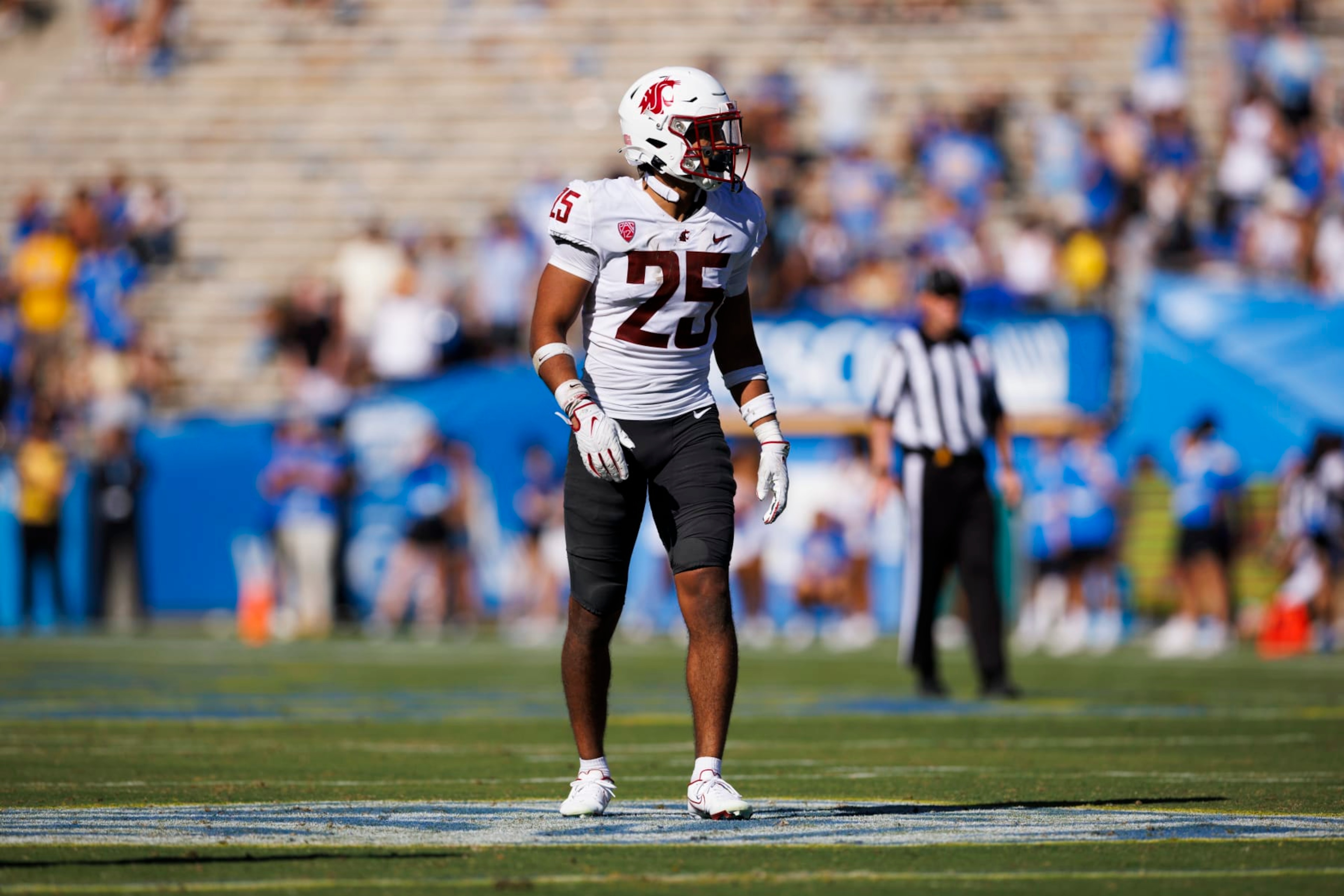 PASADENA, CA - OCTOBER 07: Washington State Cougars defensive back Jaden Hicks (25) defends in coverage during the college football game against the UCLA Bruins on October 7, 2023 at Rose Bowl Stadium in Pasadena, CA. (Photo by Ric Tapia/Icon Sportswire via Getty Images) PASADENA, CA - OCTOBER 07: Washington State Cougars defensive back Jaden Hicks (25) defends in coverage during the college football game against the UCLA Bruins on October 7, 2023 at Rose Bowl Stadium in Pasadena, CA. (Photo by Ric Tapia/Icon Sportswire via Getty Images)