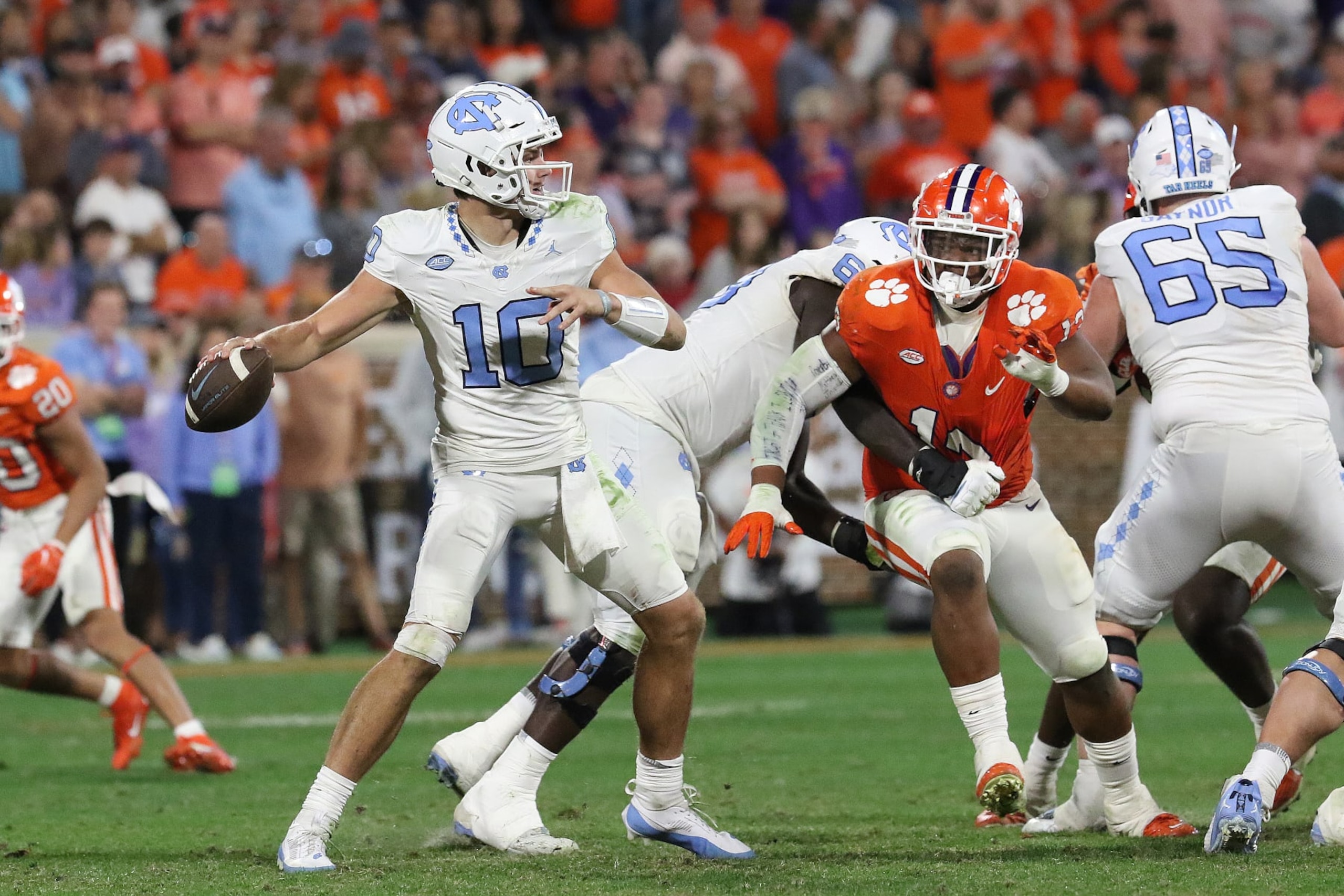 CLEMSON, SC - NOVEMBER 18: North Carolina Tar Heels quarterback Drake Maye (10) during a college football game between the North Carolina Tar Heels and the Clemson Tigers on November 18, 2023 at Clemson Memorial Stadium in Clemson, S.C. (Photo by John Byrum/Icon Sportswire via Getty Images) CLEMSON, SC - NOVEMBER 18: North Carolina Tar Heels quarterback Drake Maye (10) during a college football game between the North Carolina Tar Heels and the Clemson Tigers on November 18, 2023 at Clemson Memorial Stadium in Clemson, S.C. (Photo by John Byrum/Icon Sportswire via Getty Images)