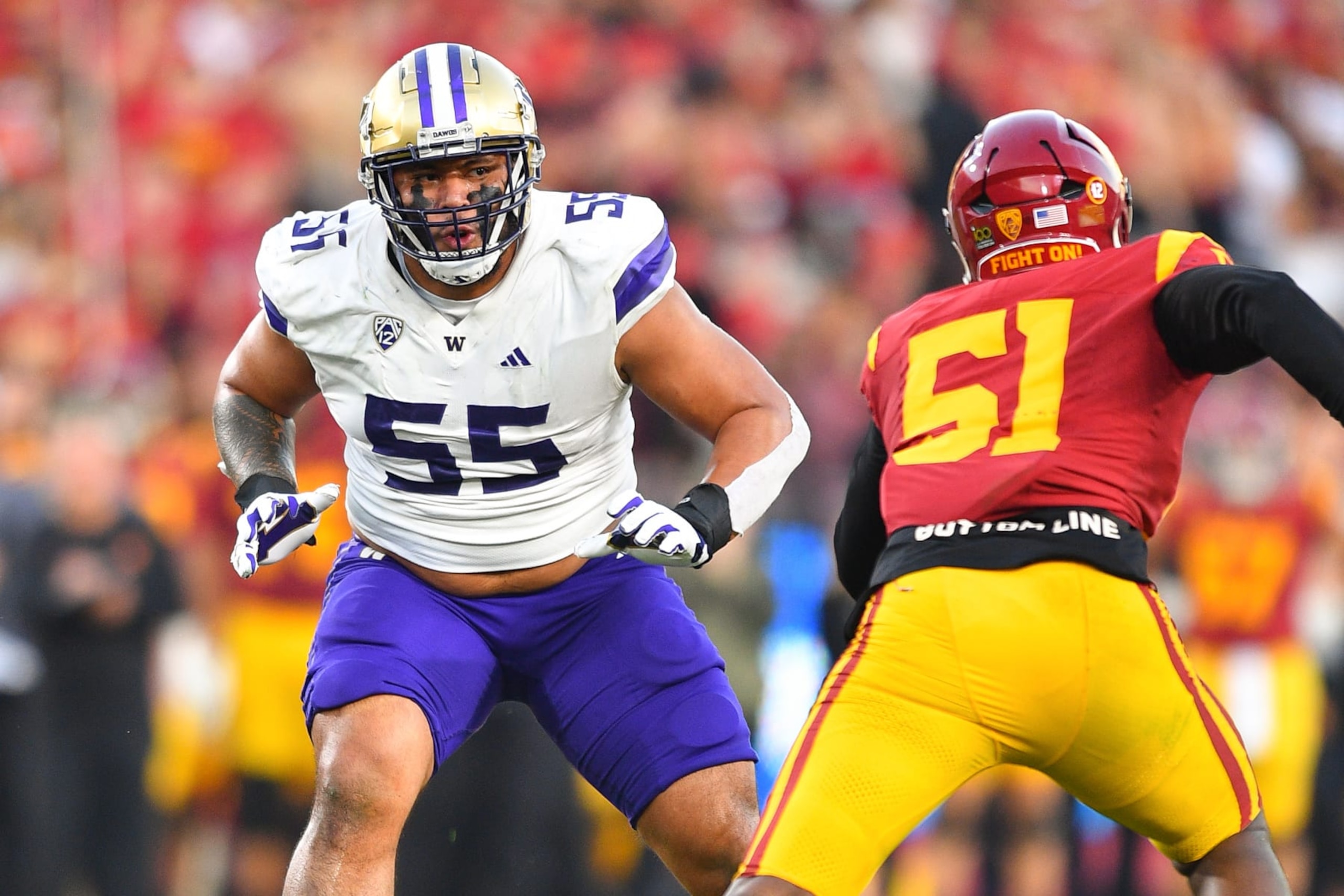 LOS ANGELES, CA - NOVEMBER 04: Washington Huskies offensive tackle Troy Fautanu (55) blocks during a college football game between the Washington Huskies and the USC Trojans on November 4, 2023, at Los Angeles Memorial Coliseum in Los Angeles, CA. (Photo by Brian Rothmuller/Icon Sportswire via Getty Images) LOS ANGELES, CA - NOVEMBER 04: Washington Huskies offensive tackle Troy Fautanu (55) blocks during a college football game between the Washington Huskies and the USC Trojans on November 4, 2023, at Los Angeles Memorial Coliseum in Los Angeles, CA. (Photo by Brian Rothmuller/Icon Sportswire via Getty Images)