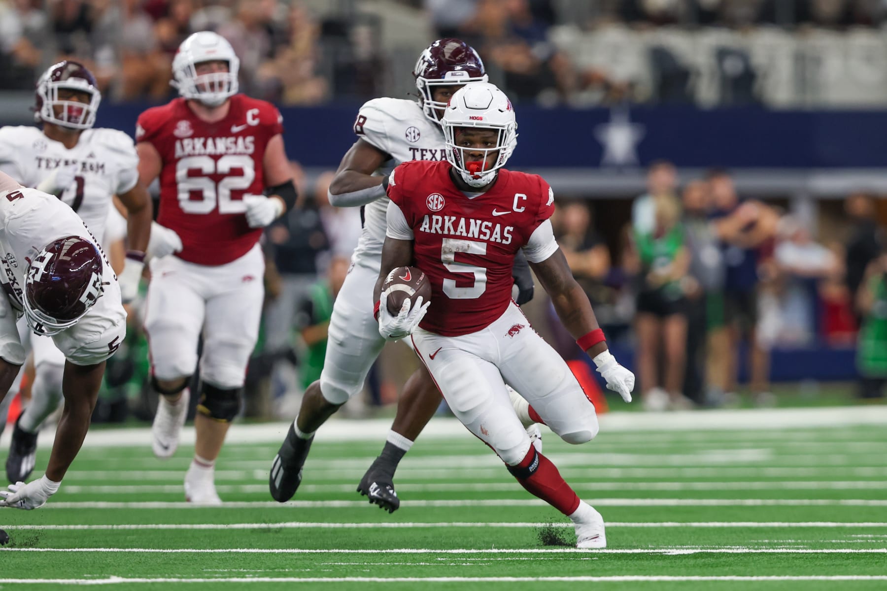 ARLINGTON, TX - SEPTEMBER 30: Arkansas Razorbacks running back Raheim Sanders (5) carries the ball during the Southwest Classic game between Texas A&M and Arkansas. (Photo by George Walker/Icon Sportswire via Getty Images)