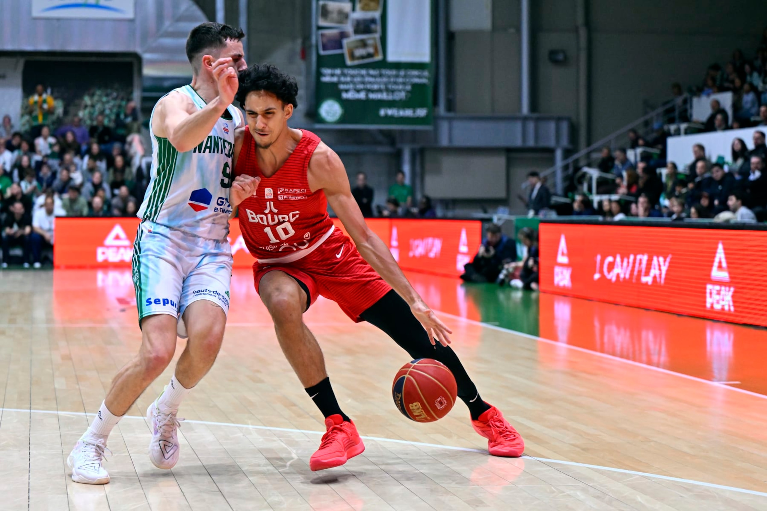 NANTERRE, FRANCE - MARCH 23: Zaccharie Risacher of Bourg En Bresse drives to he basket during the BetClic Elite basketball match between Nanterre 92 and Bourg en Bresse at Palais Des Sports Maurice Thorez on March 23, 2024 in Nanterre, France. (Photo by Aurelien Meunier/Getty Images) NANTERRE, FRANCE - MARCH 23: Zaccharie Risacher of Bourg En Bresse drives to he basket during the BetClic Elite basketball match between Nanterre 92 and Bourg en Bresse at Palais Des Sports Maurice Thorez on March 23, 2024 in Nanterre, France. (Photo by Aurelien Meunier/Getty Images)