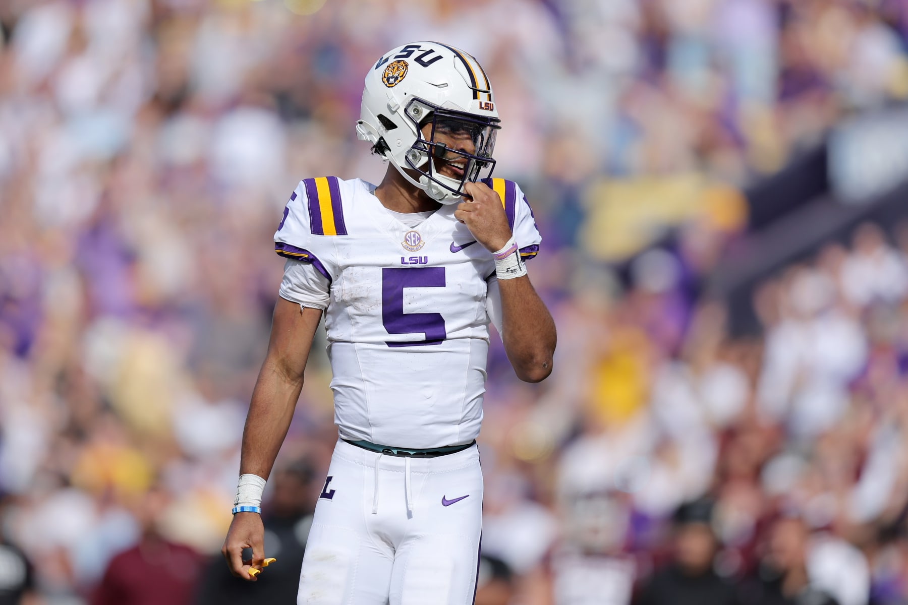 BATON ROUGE, LOUISIANA - NOVEMBER 25: Jayden Daniels #5 of the LSU Tigers reacts against the Texas A&M Aggies during a game at Tiger Stadium on November 25, 2023 in Baton Rouge, Louisiana. (Photo by Jonathan Bachman/Getty Images)