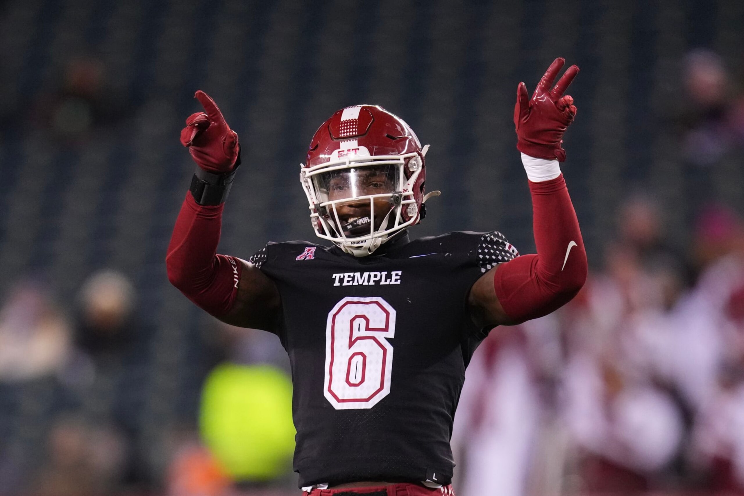 PHILADELPHIA, PA - NOVEMBER 19: Jordan Magee #6 of the Temple Owls reacts against the Cincinnati Bearcats at Lincoln Financial Field on November 19, 2022 in Philadelphia, Pennsylvania. (Photo by Mitchell Leff/Getty Images)