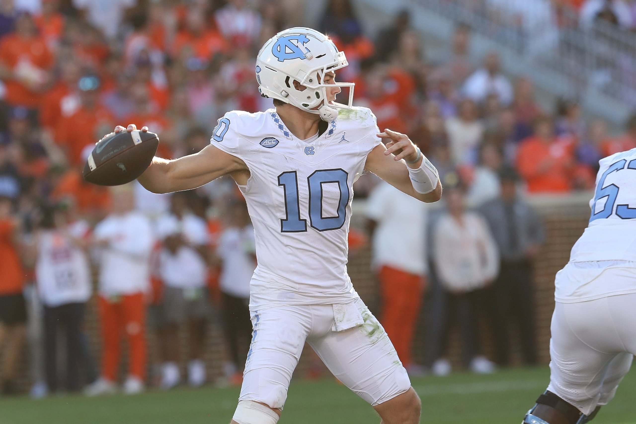 CLEMSON, SC - NOVEMBER 18: North Carolina Tar Heels quarterback Drake Maye (10) during a college football game between the North Carolina Tar Heels and the Clemson Tigers on November 18, 2023 at Clemson Memorial Stadium in Clemson, S.C.  (Photo by John Byrum/Icon Sportswire via Getty Images)