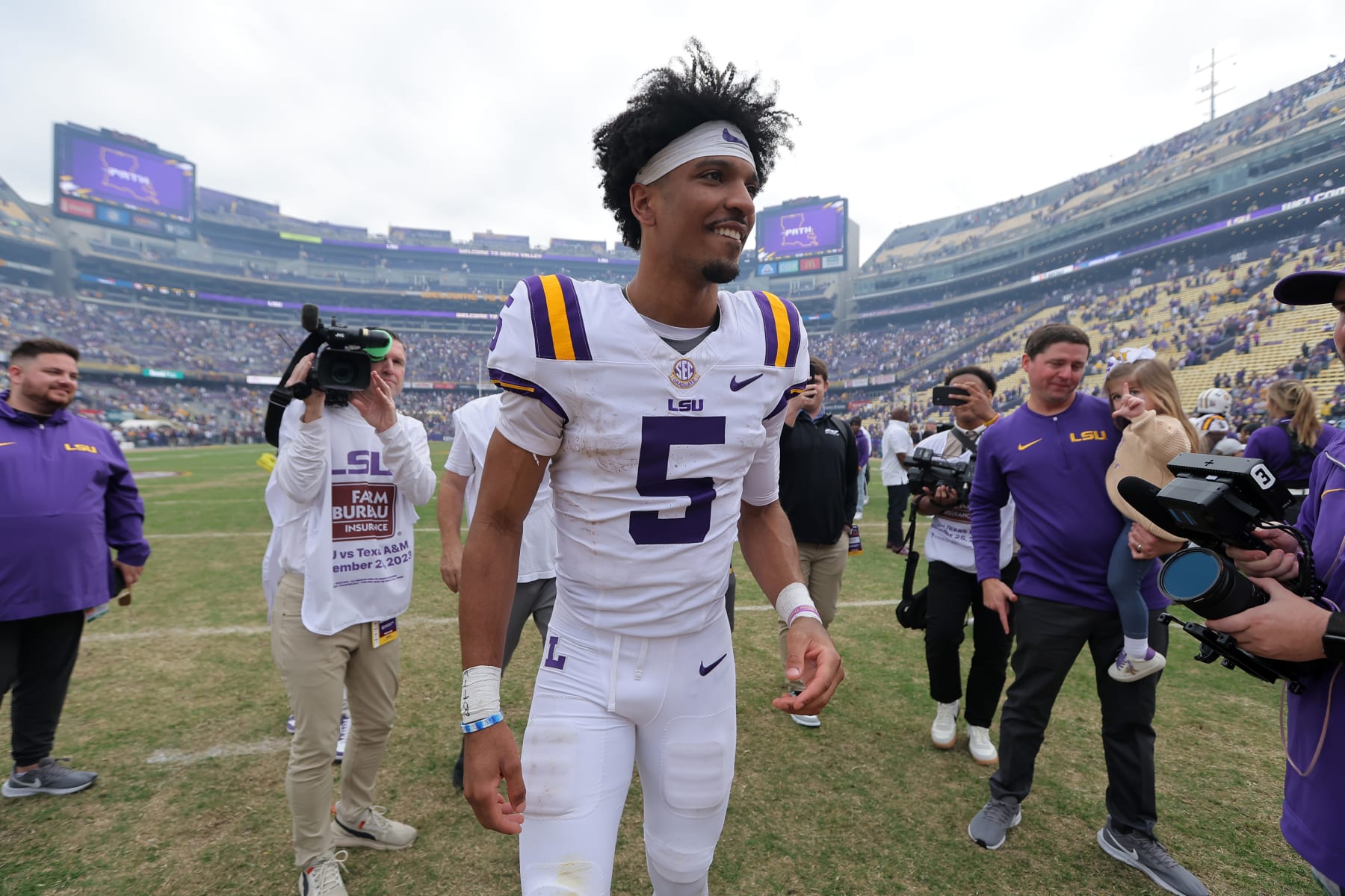BATON ROUGE, LOUISIANA - NOVEMBER 25: Jayden Daniels #5 of the LSU Tigers reacts against the Texas A&M Aggies after a game at Tiger Stadium on November 25, 2023 in Baton Rouge, Louisiana. (Photo by Jonathan Bachman/Getty Images)