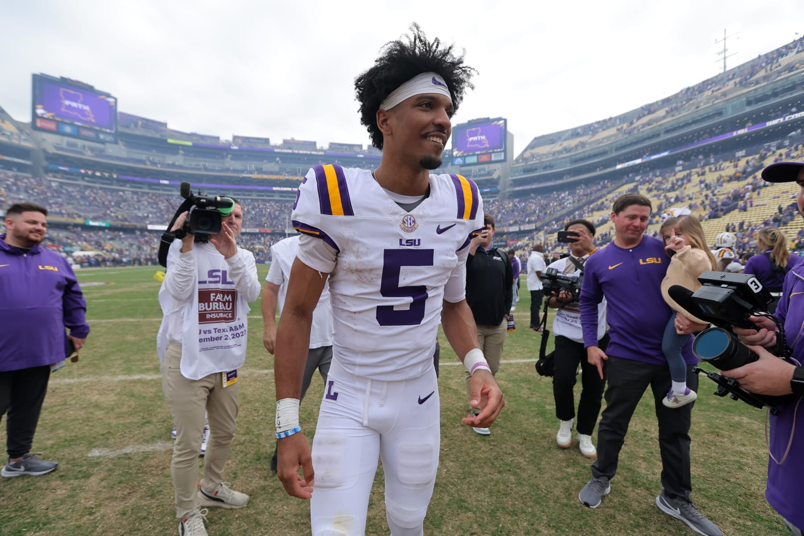 BATON ROUGE, LOUISIANA - NOVEMBER 25: Jayden Daniels #5 of the LSU Tigers reacts against the Texas A&M Aggies after a game at Tiger Stadium on November 25, 2023 in Baton Rouge, Louisiana. (Photo by Jonathan Bachman/Getty Images)