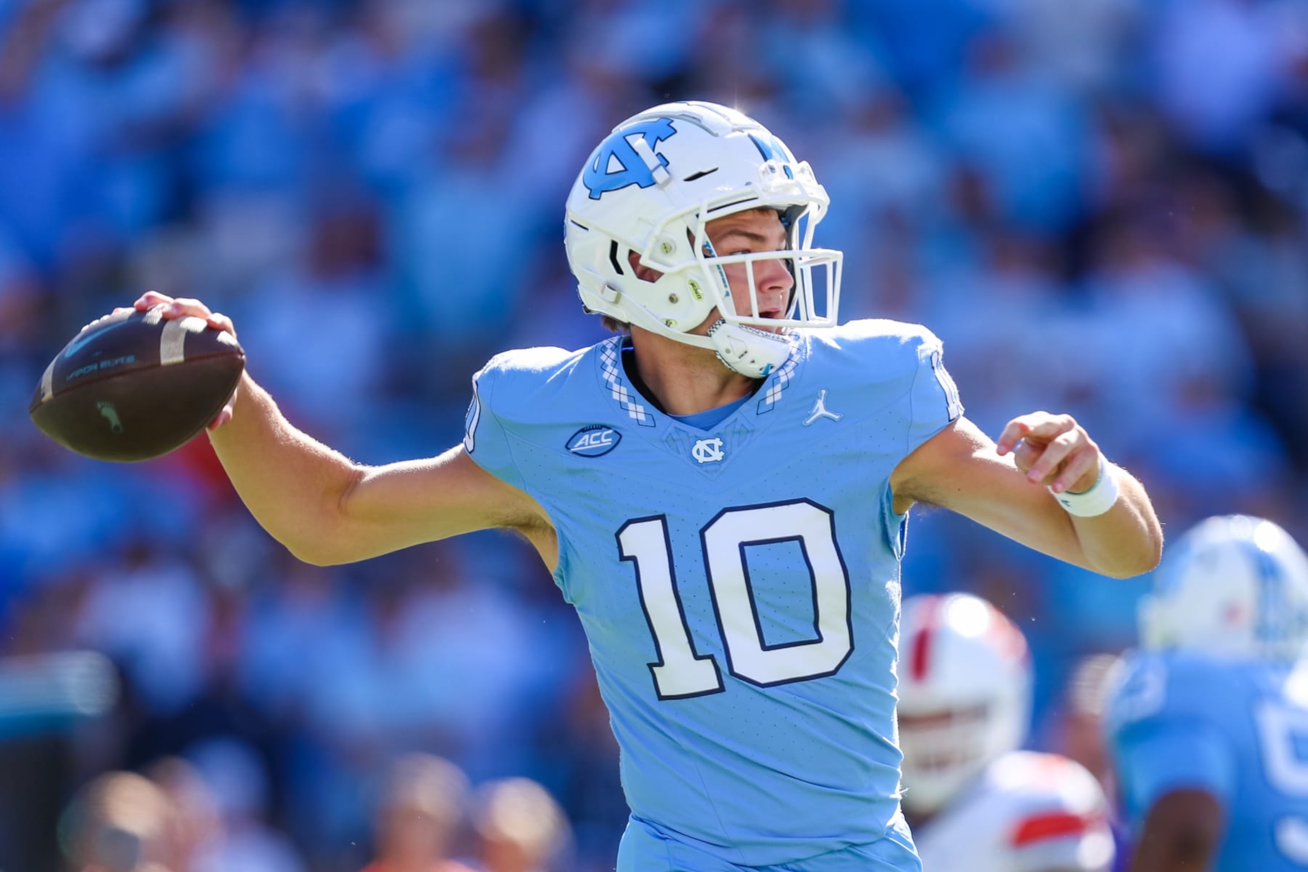 CHAPEL HILL, NC - OCTOBER 07: Drake Maye #10 of the North Carolina Tar Heels passes the ball during a football game against the Syracuse Orange at Kenan Memorial Stadium in Chapel Hill, North Carolina on Oct 7, 2023. (Photo by David Jensen/Icon Sportswire via Getty Images)