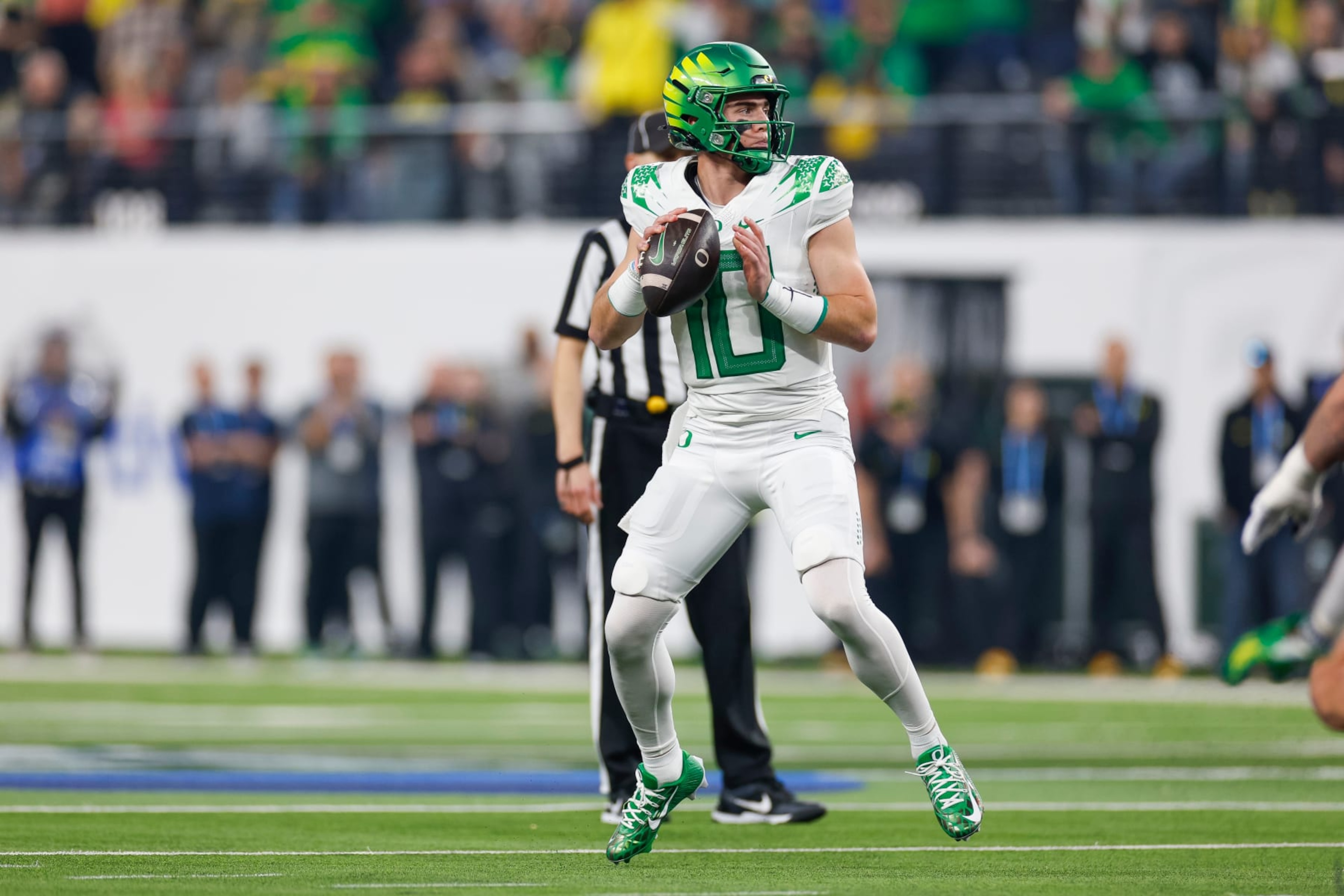 LAS VEGAS, NEVADA - DECEMBER 1: Bo Nix #10 of the Oregon Ducks looks for an open receiver during the Pac-12 Championship game against the Washington Huskies at Allegiant Stadium on December 1, 2023 in Las Vegas, Nevada. (Photo by Brandon Sloter/Image Of Sport/Getty Images)