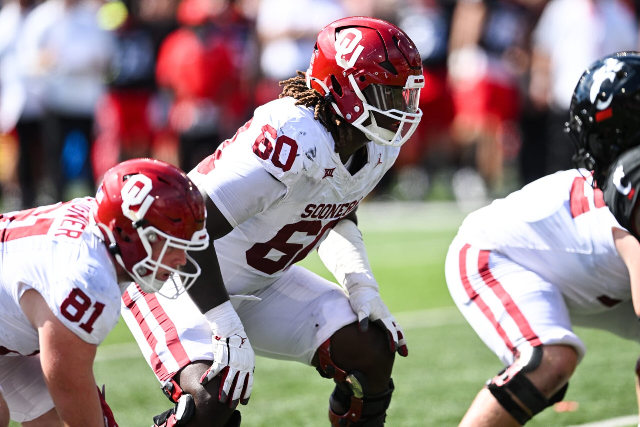 CINCINNATI, OH - SEPTEMBER 23: Oklahoma OL Tyler Guyton (60) during a college football game between the Oklahoma Sooners and Cincinnati Bearcats on September23, 2023 at Nippert Stadium in Cincinnati, OH. (Photo by James Black/Icon Sportswire via Getty Images) CINCINNATI, OH - SEPTEMBER 23: Oklahoma OL Tyler Guyton (60) during a college football game between the Oklahoma Sooners and Cincinnati Bearcats on September23, 2023 at Nippert Stadium in Cincinnati, OH. (Photo by James Black/Icon Sportswire via Getty Images)