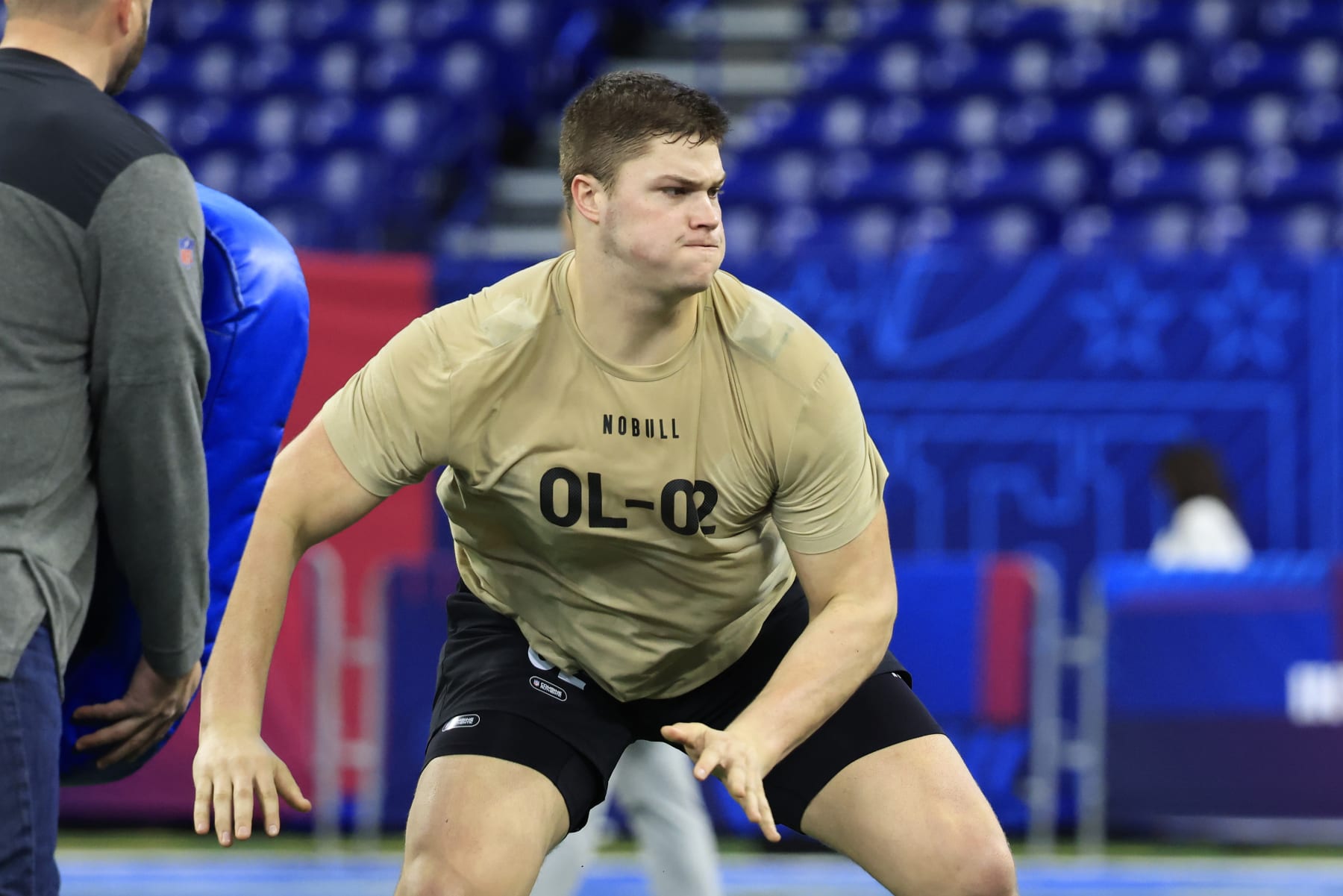 INDIANAPOLIS, INDIANA - MARCH 03: Joe Alt #OL02 of the Notre Dame participates in a drill during the NFL Combine at Lucas Oil Stadium on March 03, 2024 in Indianapolis, Indiana. (Photo by Justin Casterline/Getty Images)