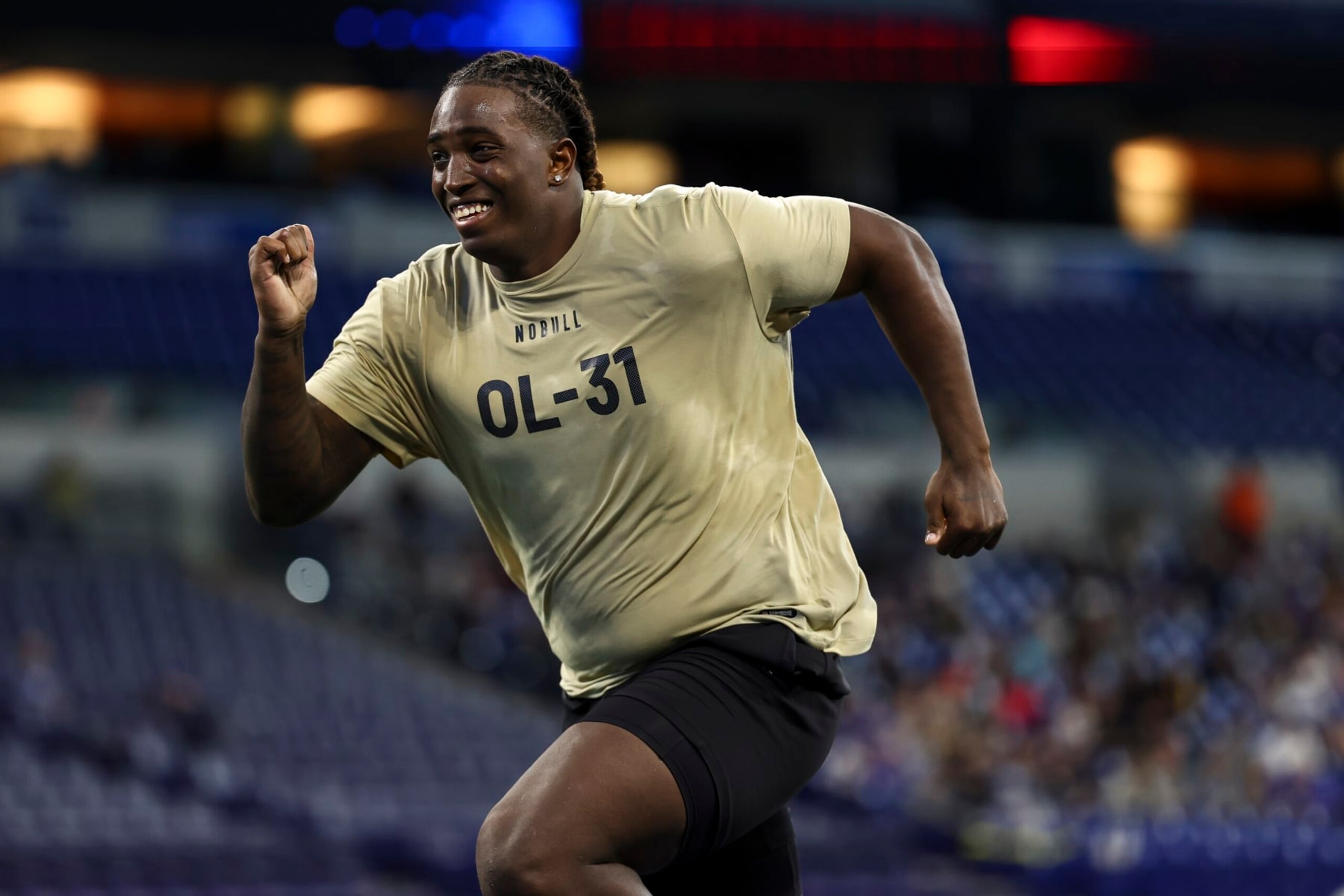 INDIANAPOLIS, INDIANA - MARCH 3: Tyler Guyton #OL31 of Oklahoma participates in a drill during the NFL Combine at the Lucas Oil Stadium on March 3, 2024 in Indianapolis, Indiana. (Photo by Kevin Sabitus/Getty Images) INDIANAPOLIS, INDIANA - MARCH 3: Tyler Guyton #OL31 of Oklahoma participates in a drill during the NFL Combine at the Lucas Oil Stadium on March 3, 2024 in Indianapolis, Indiana. (Photo by Kevin Sabitus/Getty Images)