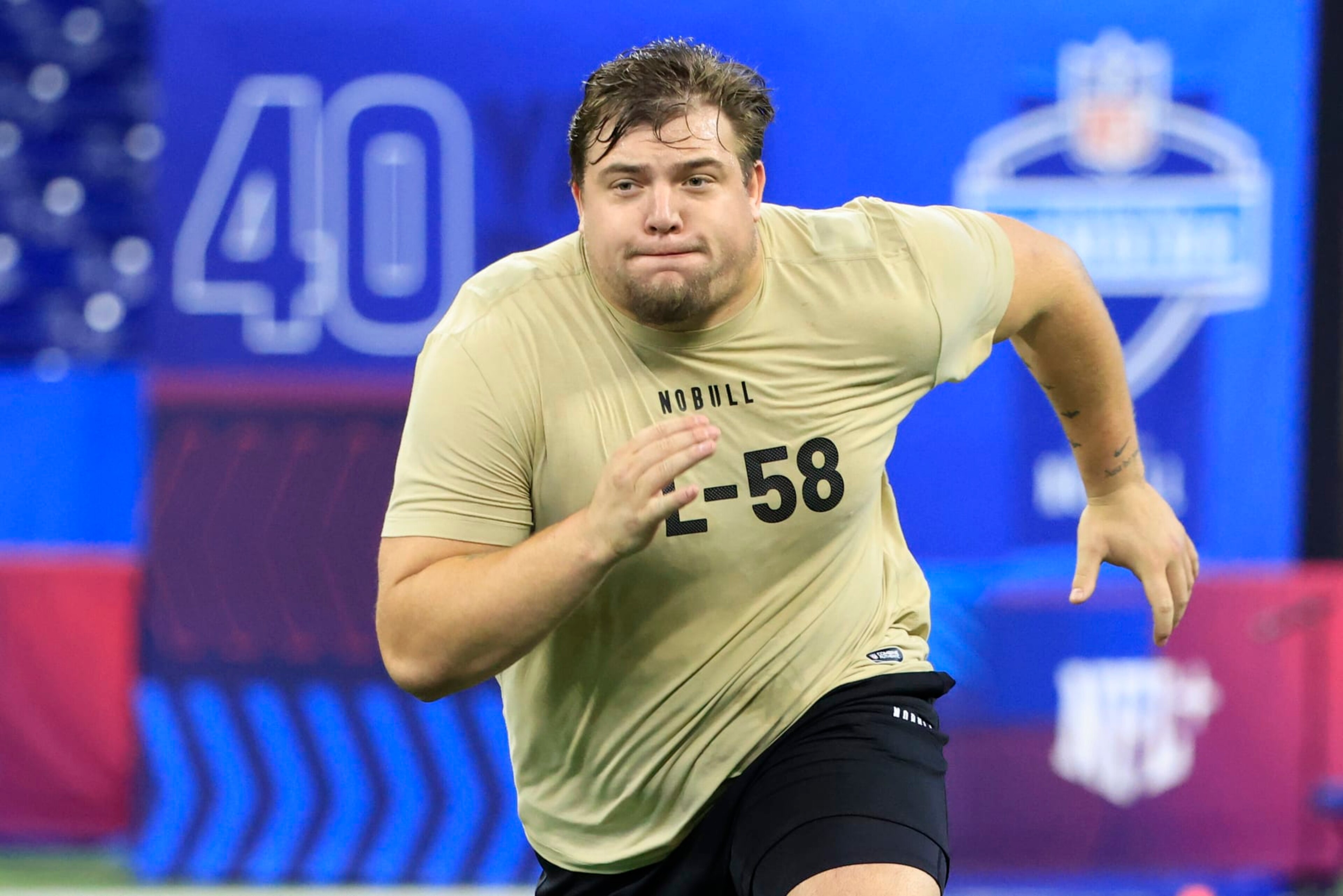 INDIANAPOLIS, INDIANA - MARCH 03: Jackson Powers-Johnson #OL58 of the Oregon participates in a drill during the NFL Combine at Lucas Oil Stadium on March 03, 2024 in Indianapolis, Indiana. (Photo by Justin Casterline/Getty Images)
