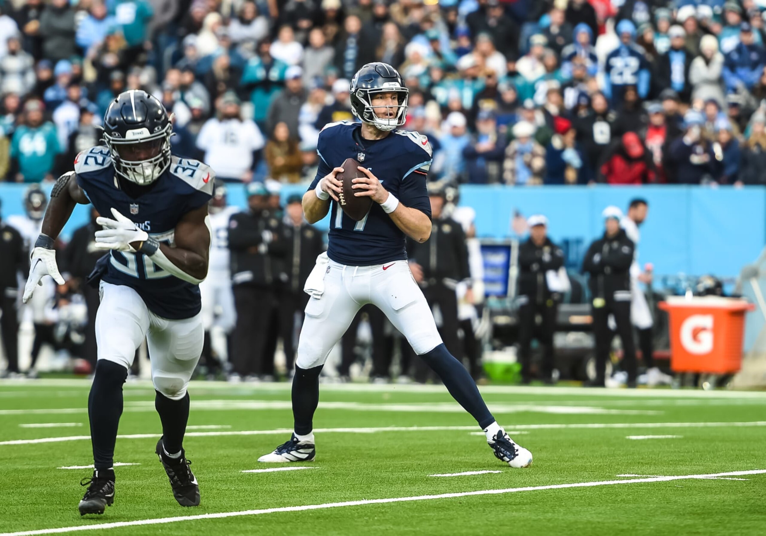 NASHVILLE, TN - JANUARY 07: Tennessee Titans quarterback Ryan Tannehill (17) sets up for a pass during the NFL game between the Tennessee Titans and the Jacksonville Jaguars on January 7, 2024, at Nissan Stadium in Nashville, TN. (Photo by Bryan Lynn/Icon Sportswire via Getty Images)