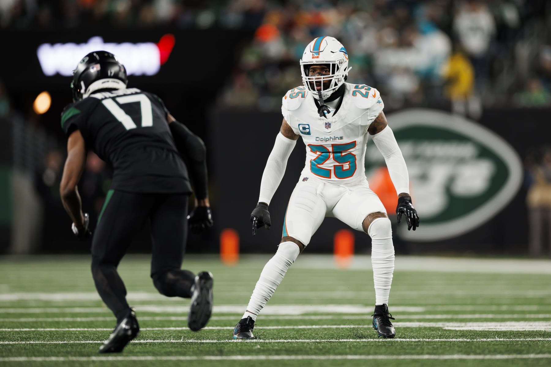 EAST RUTHERFORD, NEW JERSEY - NOVEMBER 24: Xavien Howard #25 of the Miami Dolphins defends in coverage during an NFL football game against the New York Jets at MetLife Stadium on November 24, 2023 in East Rutherford, New Jersey. (Photo by Ryan Kang/Getty Images)