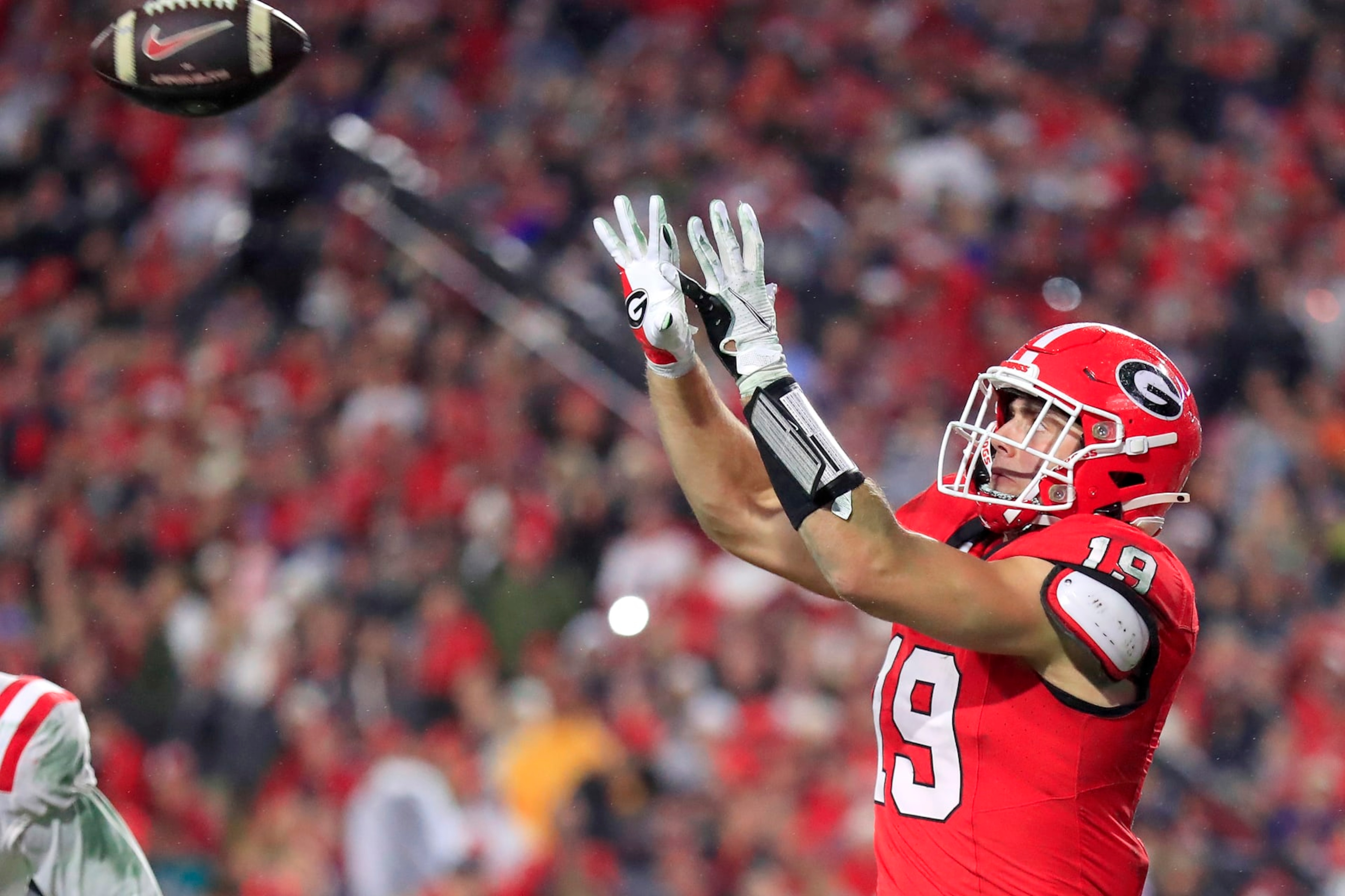 ATHENS, GA - NOVEMBER 11: Georgia Bulldogs tight end Brock Bowers (19) catches a pass for a late game touchdown during the Saturday evening college football game between the Georgia Bulldogs and the Mississippi Rebels on November 11, 2023 at Sanford Stadium in Athens, GA. (Photo by David J. Griffin/Icon Sportswire via Getty Images) ATHENS, GA - NOVEMBER 11: Georgia Bulldogs tight end Brock Bowers (19) catches a pass for a late game touchdown during the Saturday evening college football game between the Georgia Bulldogs and the Mississippi Rebels on November 11, 2023 at Sanford Stadium in Athens, GA. (Photo by David J. Griffin/Icon Sportswire via Getty Images)