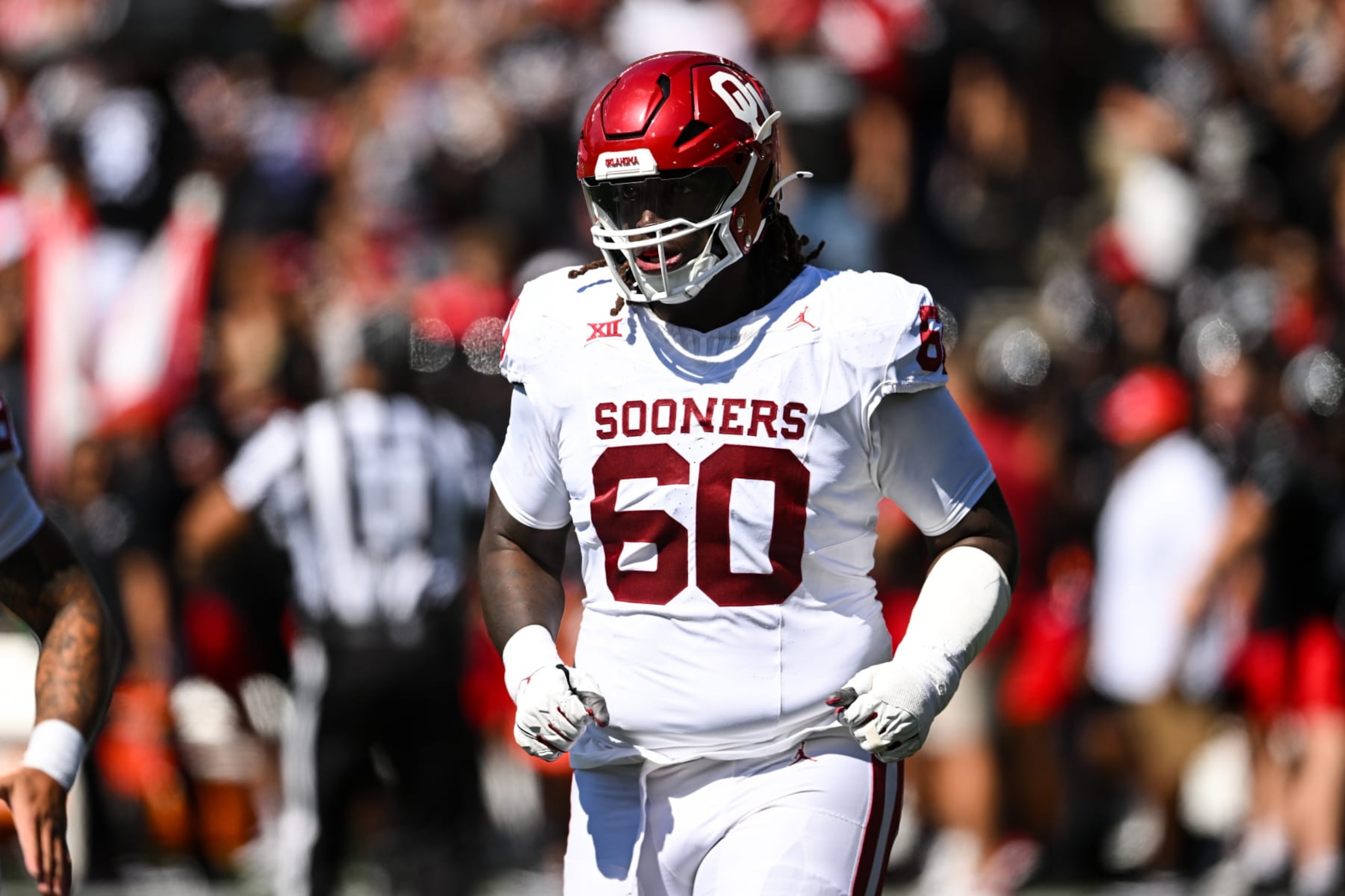 CINCINNATI, OH - SEPTEMBER 23: Oklahoma OL Tyler Guyton (60) during a college football game between the Oklahoma Sooners and Cincinnati Bearcats on September23, 2023 at Nippert Stadium in Cincinnati, OH. (Photo by James Black/Icon Sportswire via Getty Images)