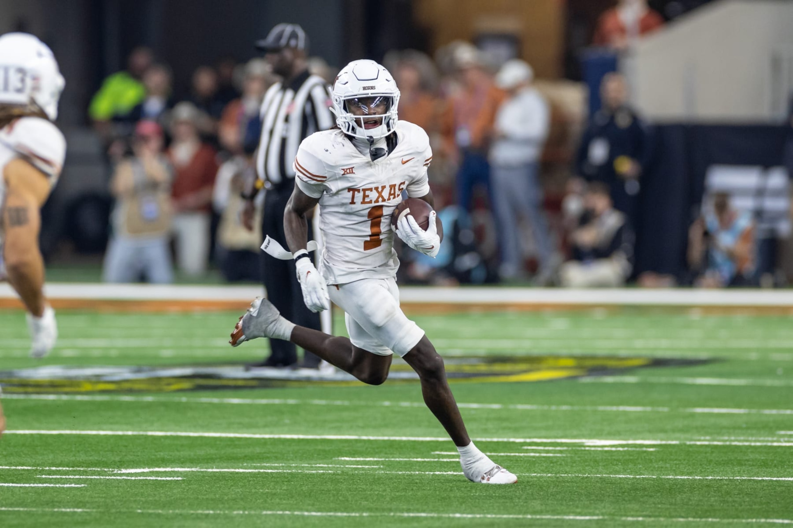 ARLINGTON, TX - DECEMBER 02: Texas Longhorns wide receiver Xavier Worthy (#1) runs up field after a catch during the Big 12 Championship football game between the Texas Longhorns and Oklahoma State Cowboys on December 02, 2023 at AT&T Studium in Arlington, Texas. (Photo by Matthew Visinsky/Icon Sportswire via Getty Images)