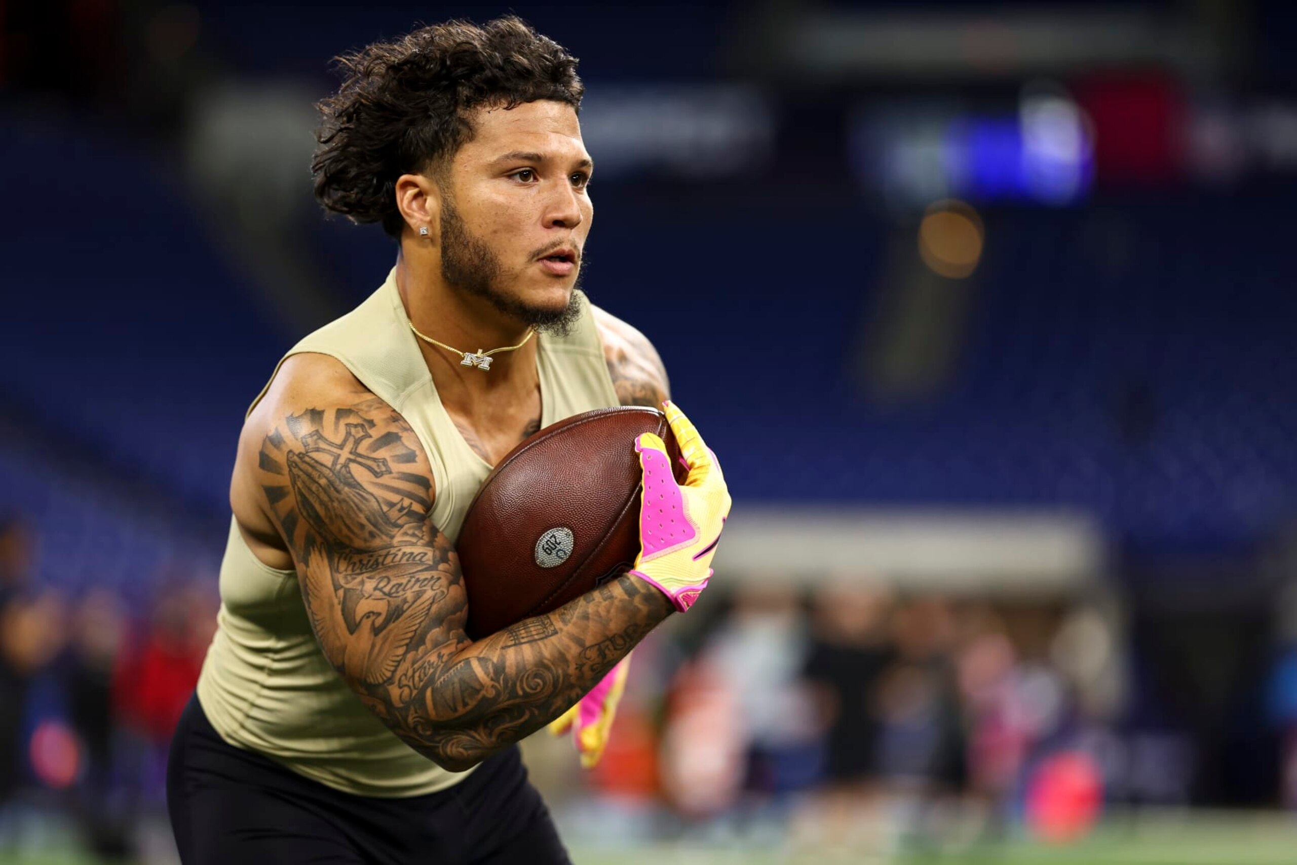 INDIANAPOLIS, INDIANA - MARCH 2: Blake Corum #RB06 of Michigan participates in a drill during the NFL Combine at the Lucas Oil Stadium on March 2, 2024 in Indianapolis, Indiana. (Photo by Kevin Sabitus/Getty Images)