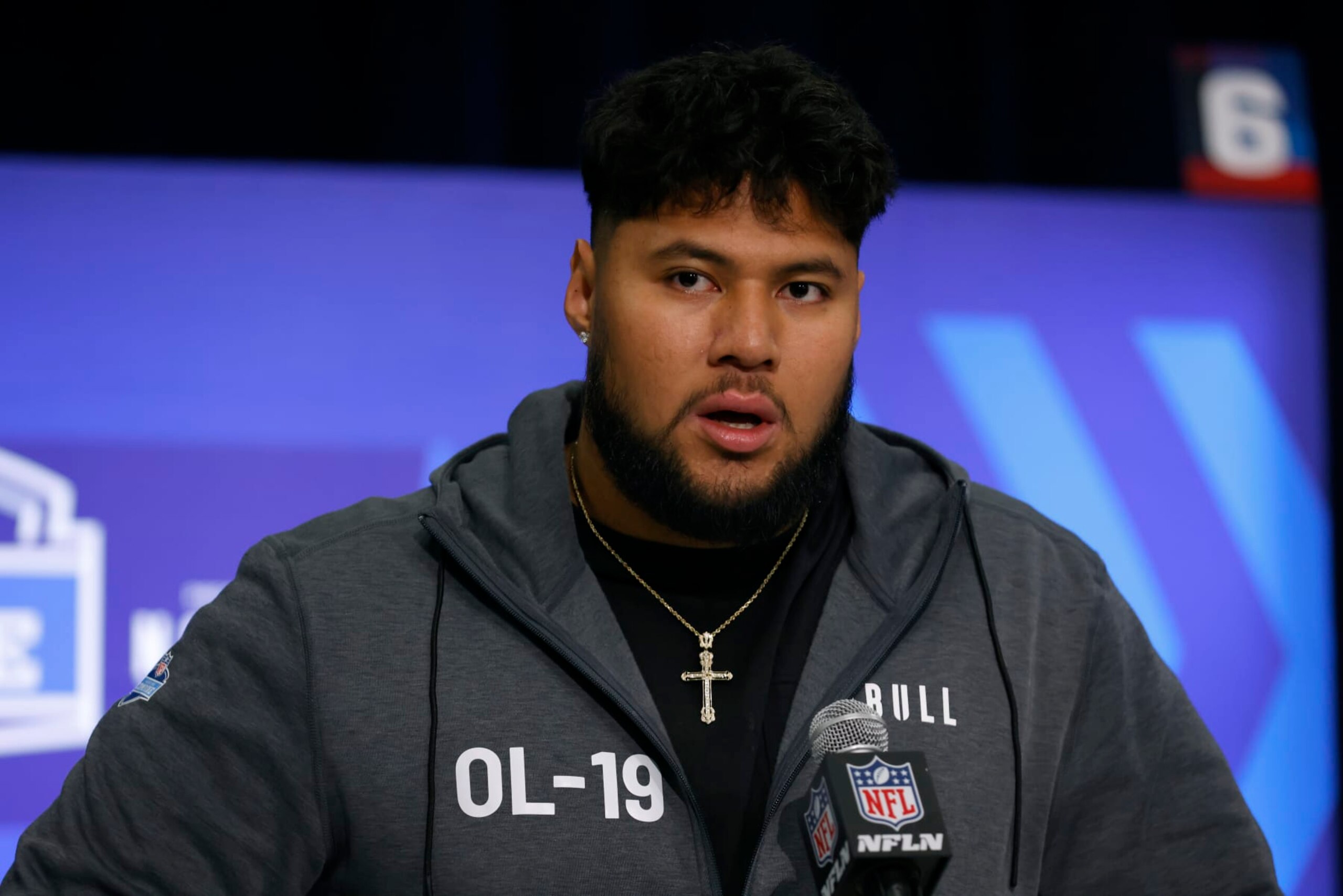 Steelers OT Troy Fautanu Steelers OT Troy Fautanu