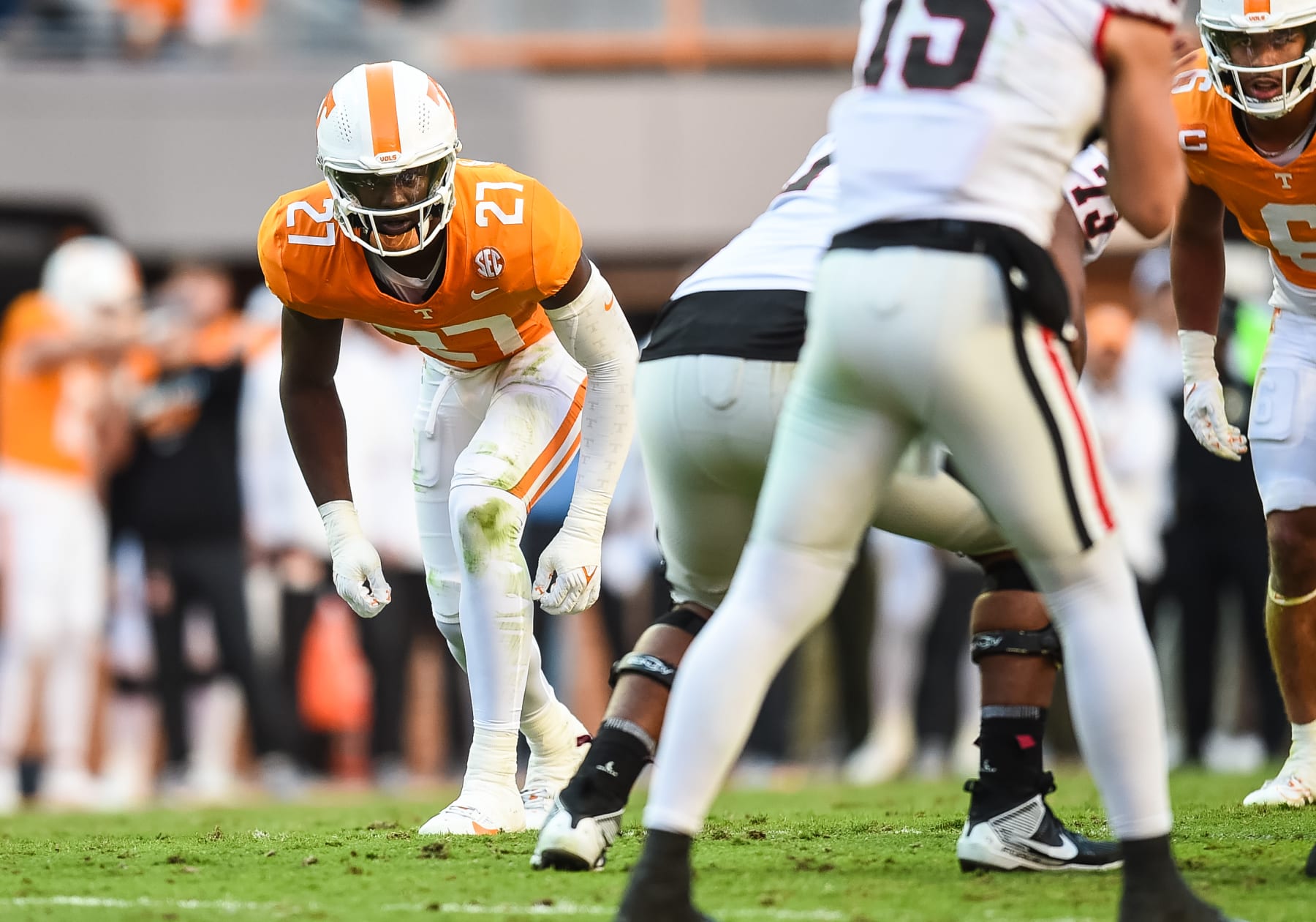 KNOXVILLE, TN - NOVEMBER 18: Tennessee Volunteers defensive lineman James Pearce Jr. (27) prepares to rush during a college football game between the Tennessee Volunteers and the Georgia Bulldogs on November 18, 2023, at Neyland Stadium, in Knoxville, TN. (Photo by Bryan Lynn/Icon Sportswire via Getty Images)