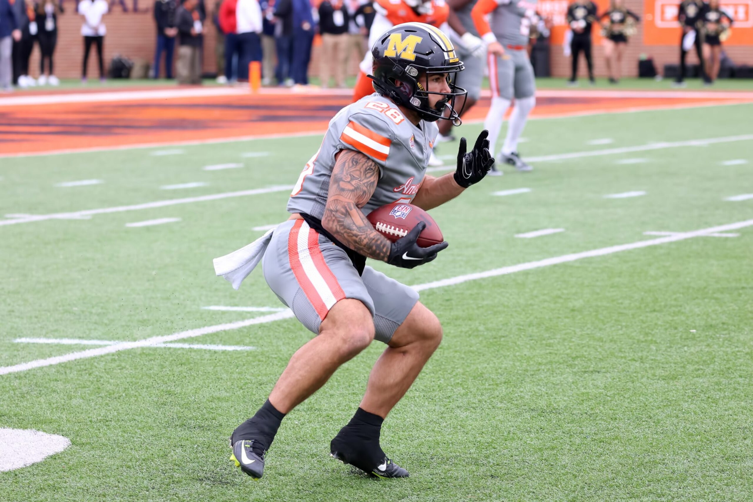 MOBILE, AL - FEBRUARY 03: American running back Cody Schrader of Missouri (28) during the 2024 Reese's Senior Bowl on February 3, 2024 at Hancock Whitney Stadium in Mobile, Alabama.  (Photo by Michael Wade/Icon Sportswire via Getty Images)