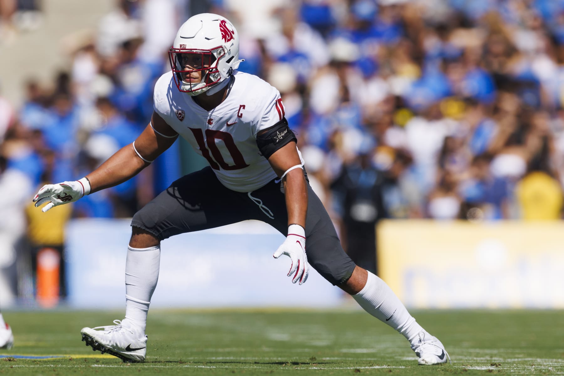 PASADENA, CA - OCTOBER 07: Washington State Cougars defensive end Ron Stone Jr. (10) defends during the college football game against the UCLA Bruins on October 7, 2023 at Rose Bowl Stadium in Pasadena, CA. (Photo by Ric Tapia/Icon Sportswire via Getty Images)