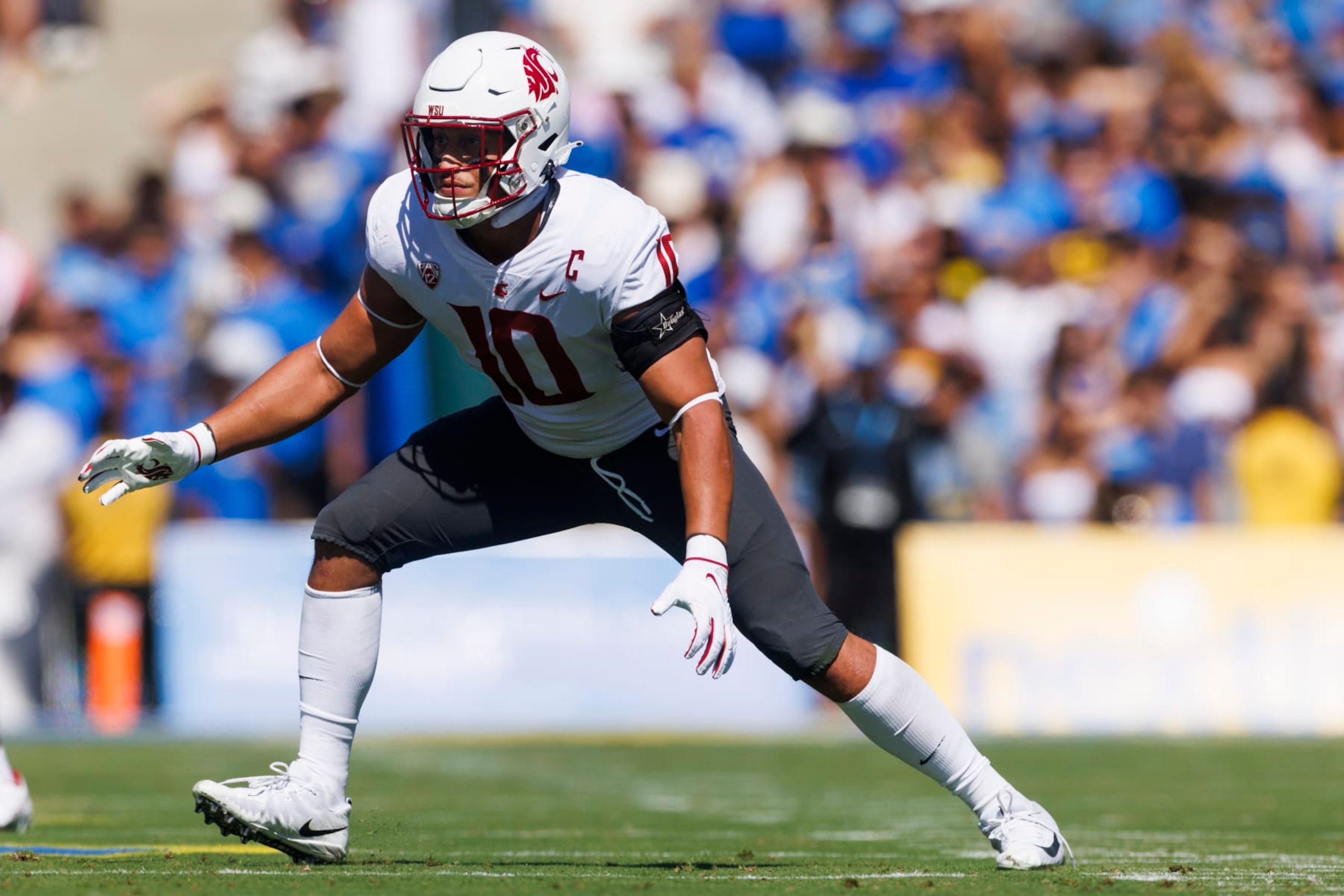 PASADENA, CA - OCTOBER 07: Washington State Cougars defensive end Ron Stone Jr. (10) defends during the college football game against the UCLA Bruins on October 7, 2023 at Rose Bowl Stadium in Pasadena, CA. (Photo by Ric Tapia/Icon Sportswire via Getty Images)