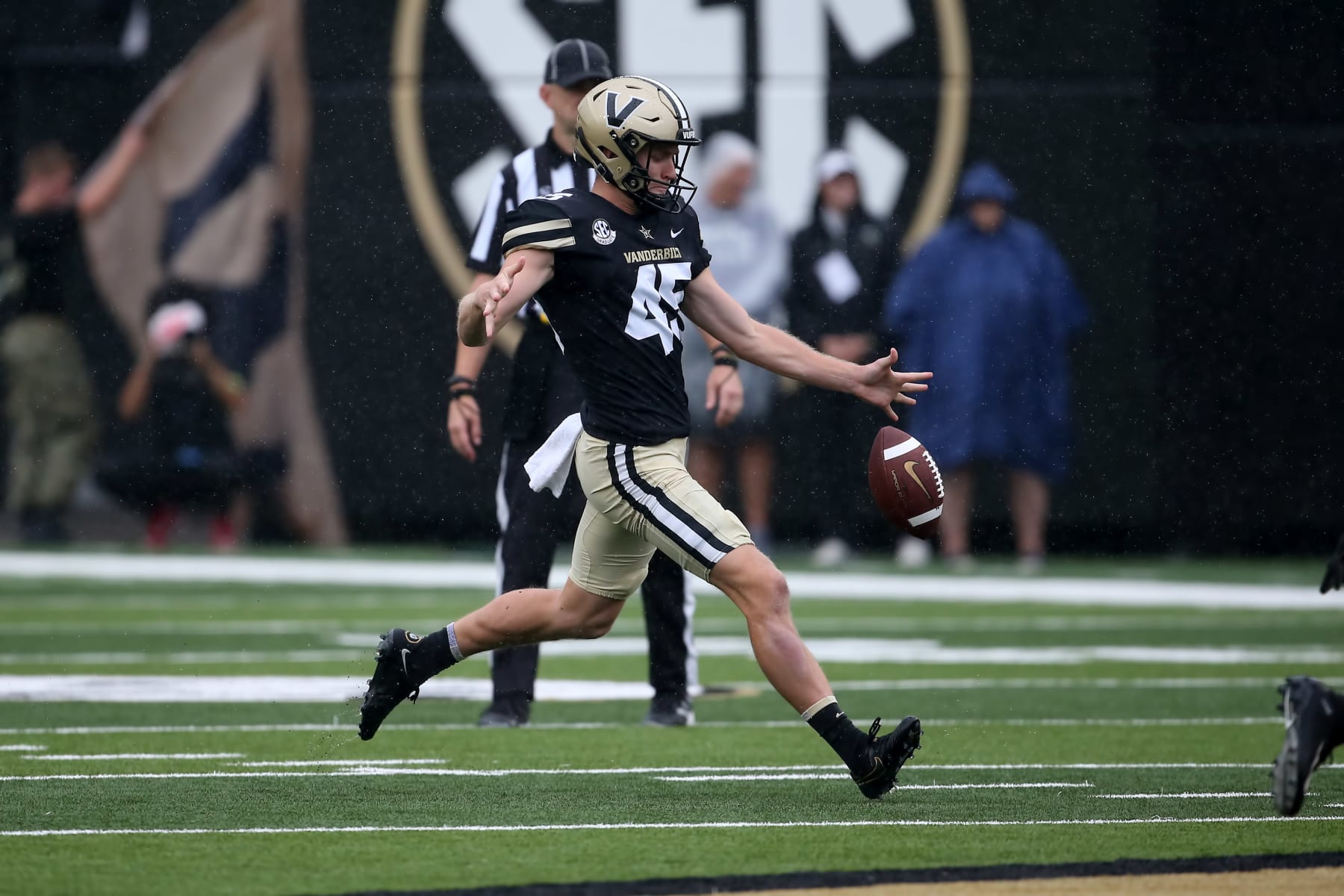 NASHVILLE, TN - SEPTEMBER 10: Vanderbilt Commodores punter Matt Hayball (45) during the game between the Wake Forest Demon Deacons and the Vanderbilt Commodores on September 10, 2022 at FirstBank Stadium in Nashville, Tennessee.  (Photo by Michael Wade/Icon Sportswire via Getty Images)