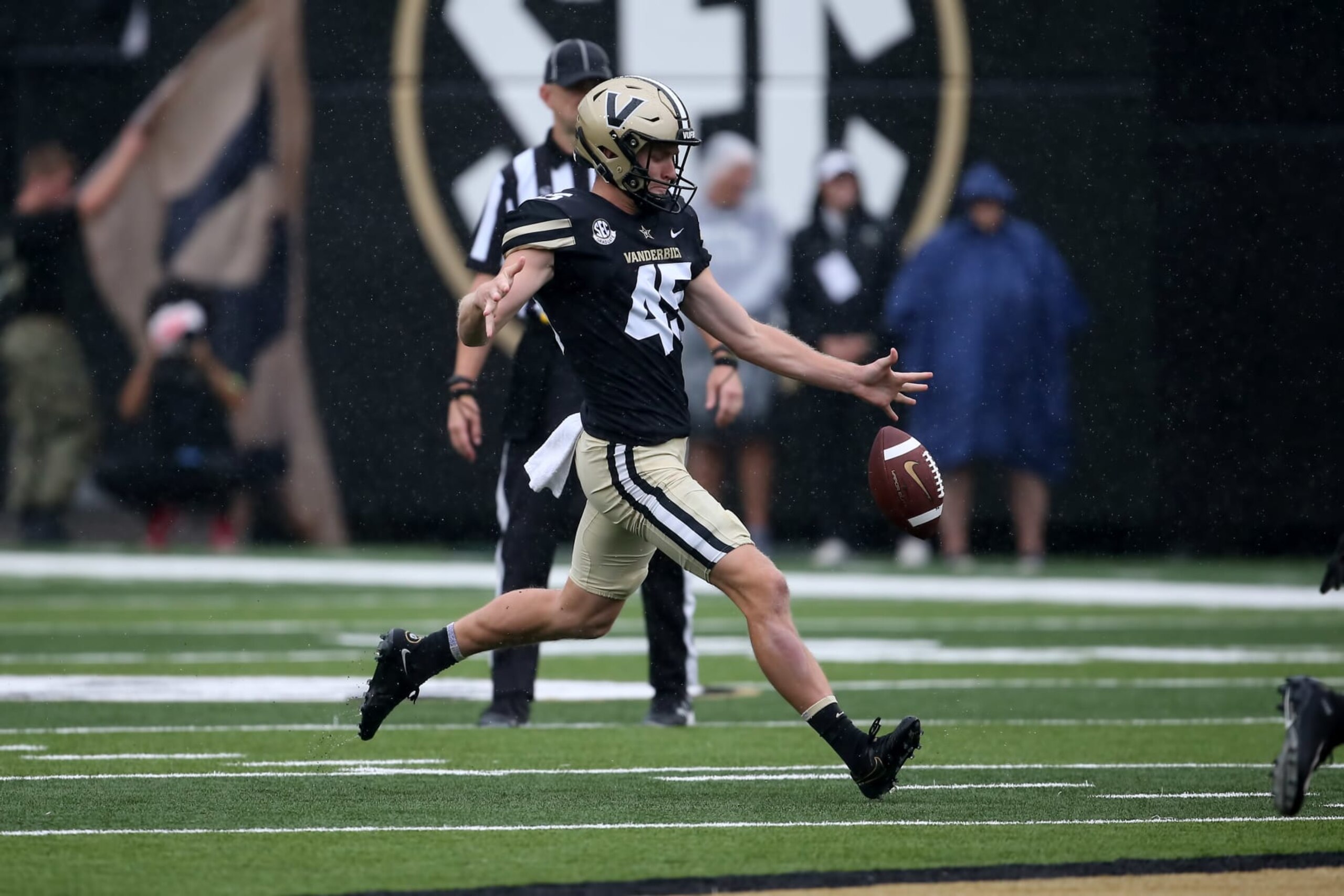 NASHVILLE, TN - SEPTEMBER 10: Vanderbilt Commodores punter Matt Hayball (45) during the game between the Wake Forest Demon Deacons and the Vanderbilt Commodores on September 10, 2022 at FirstBank Stadium in Nashville, Tennessee.  (Photo by Michael Wade/Icon Sportswire via Getty Images)