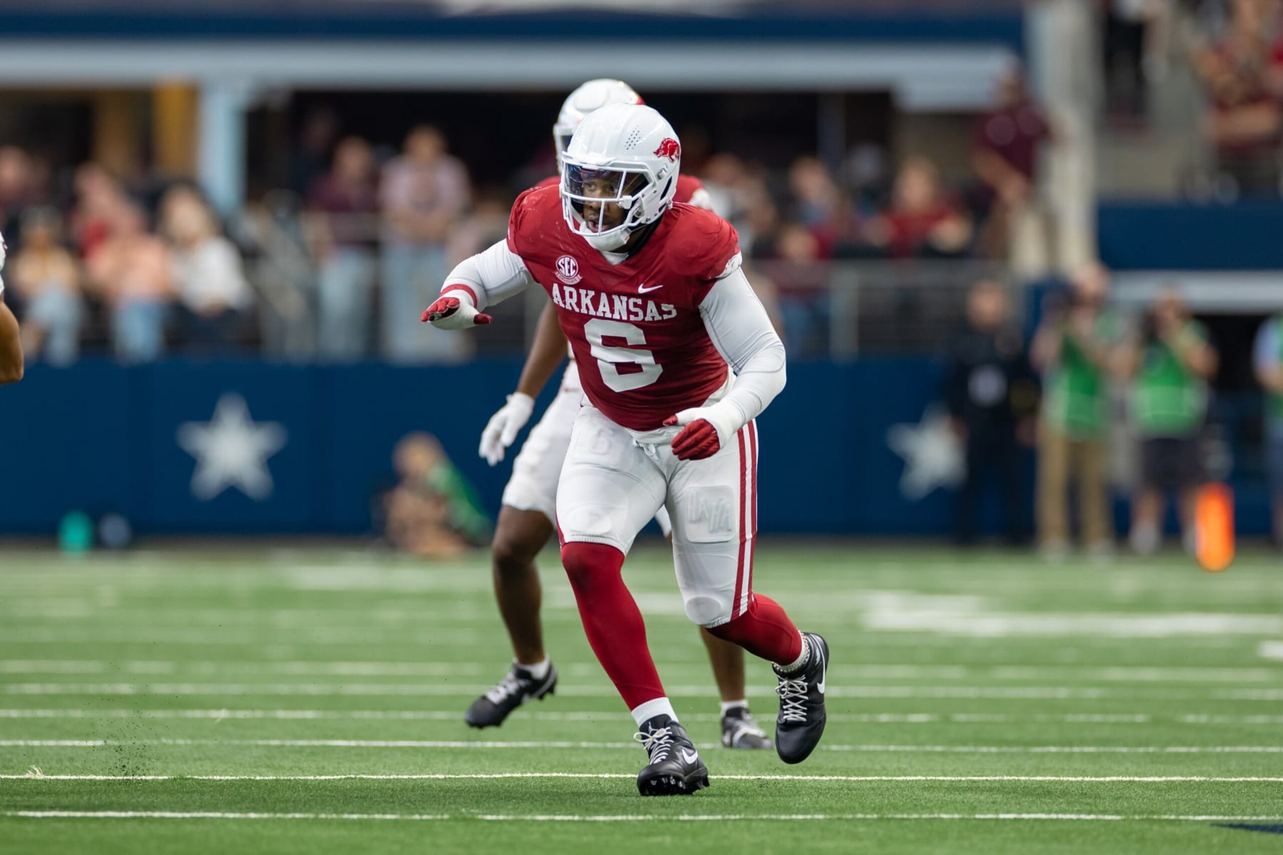ARLINGTON, TX - SEPTEMBER 30: Arkansas Razorbacks defensive end John Morgan III (#6) runs up field during the  Southwest Classic college football game between the Texas A&M Aggies and the Arkansas Razorbacks on September 30, 2023 at AT&T Stadium in Arlington, TX.  (Photo by Matthew Visinsky/Icon Sportswire via Getty Images)