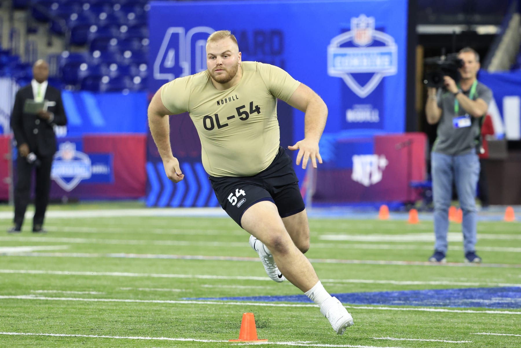 INDIANAPOLIS, INDIANA - MARCH 03: Drake Nugent #OL54 of the Michigan participates in a drill during the NFL Combine at Lucas Oil Stadium on March 03, 2024 in Indianapolis, Indiana. (Photo by Justin Casterline/Getty Images)